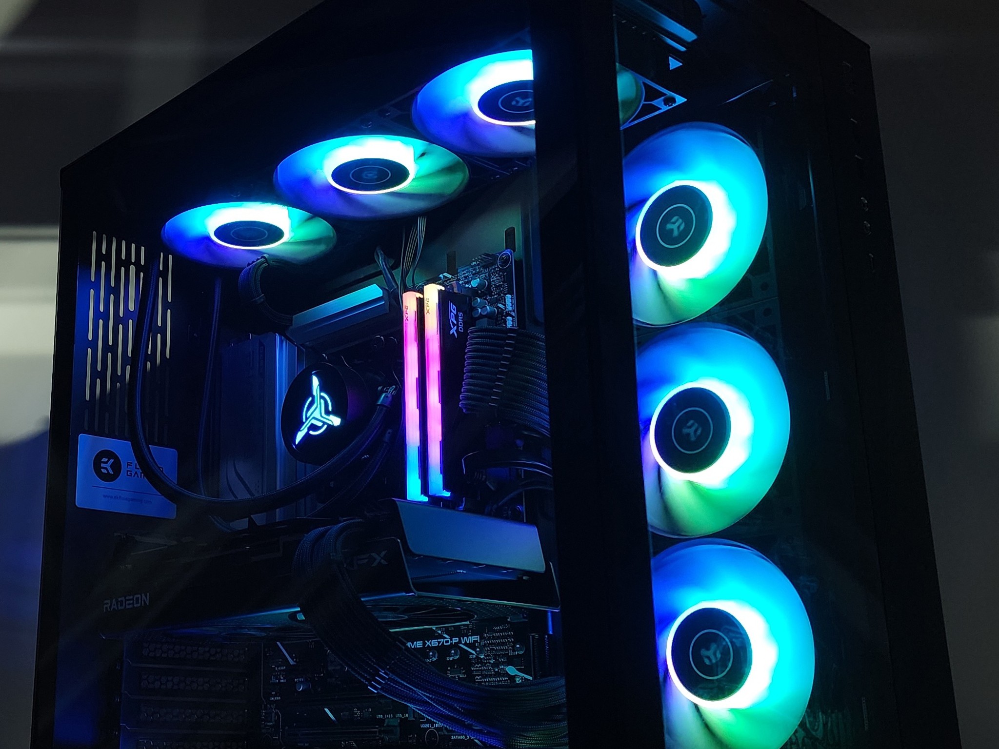 Gaming PC Ryzen 7 9700X 32GB RAM 1TB SSD RX 7800 XT 16GB Windows 11 PC