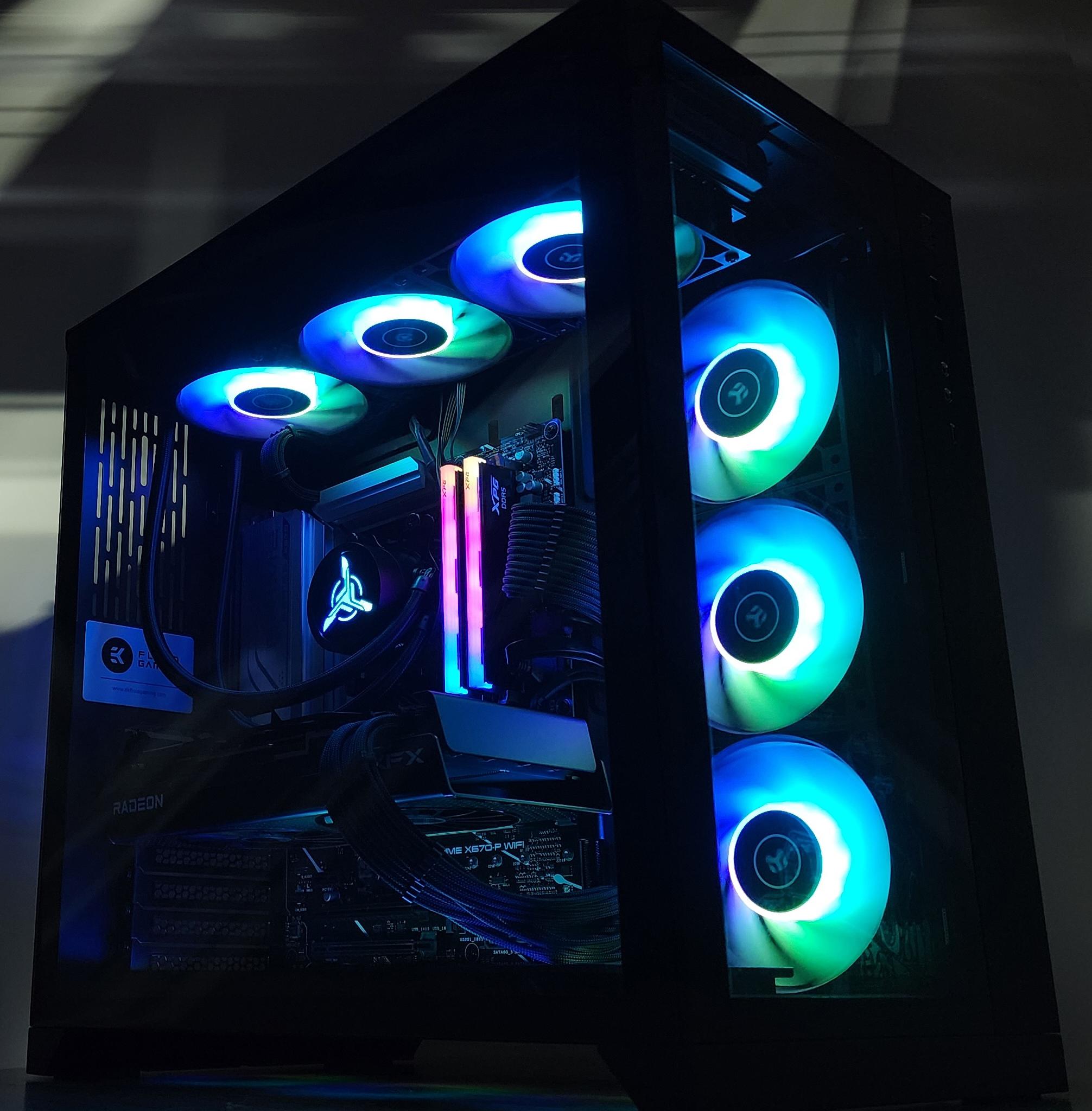 Gaming PC Ryzen 7 9700X 32GB RAM 1TB SSD RX 7800 XT 16GB Windows 11 PC