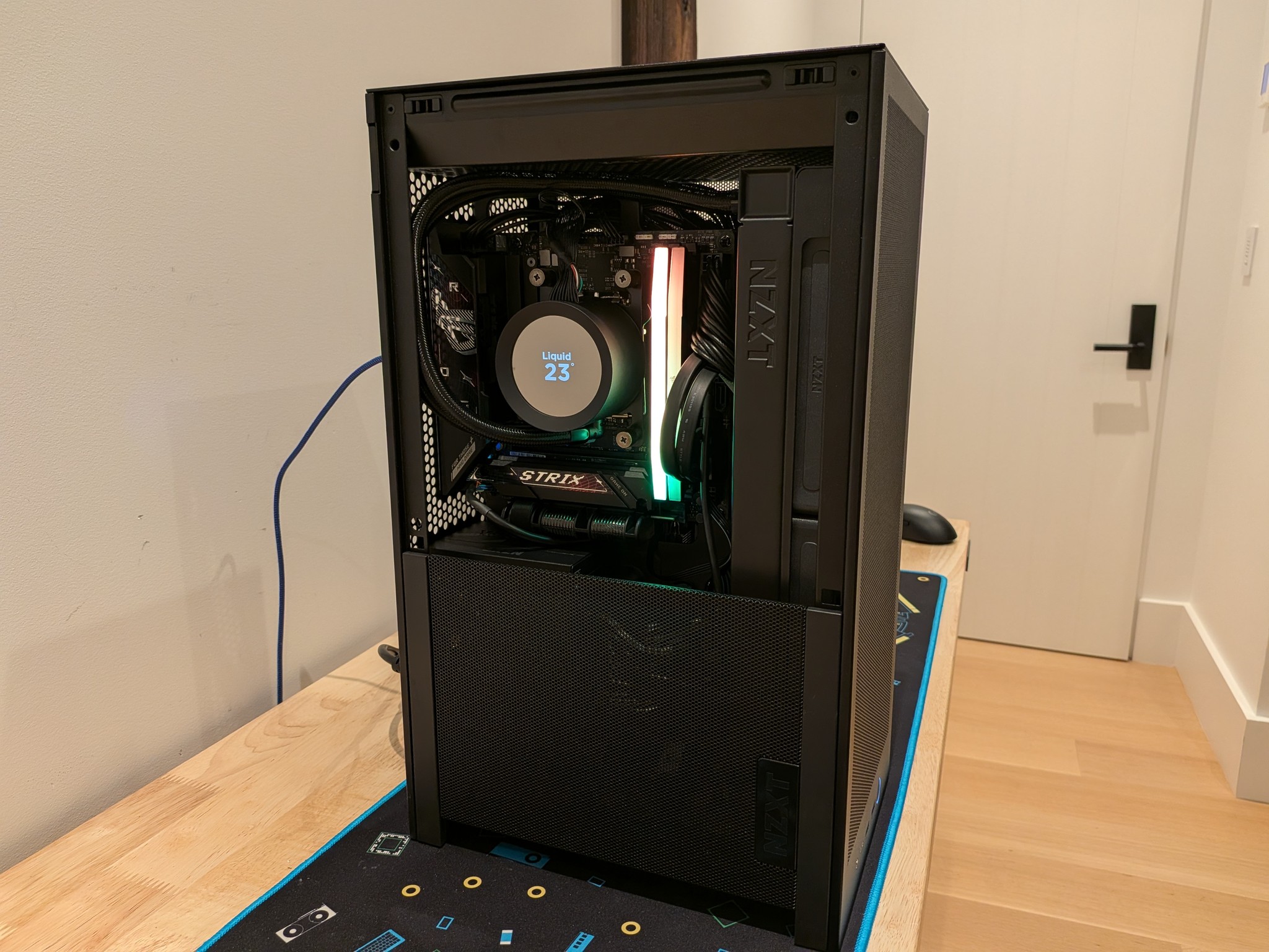 4K Flow - RX 9070 XT, Ryzen 7 9800X3D, 32 GB DDR5 RAM, 2 TB Gen 4 NVME, Liquid Cooled, RGB