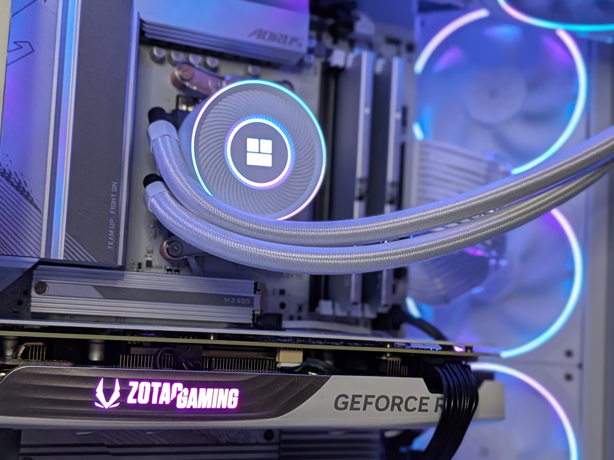 ❄️WHITE RTX 4070 SUPER PC | RYZEN 7600X3D | 32GB DDR5 | 1TB NVMe + 480GB SATA | WIFI&BT | WINDOWS 11