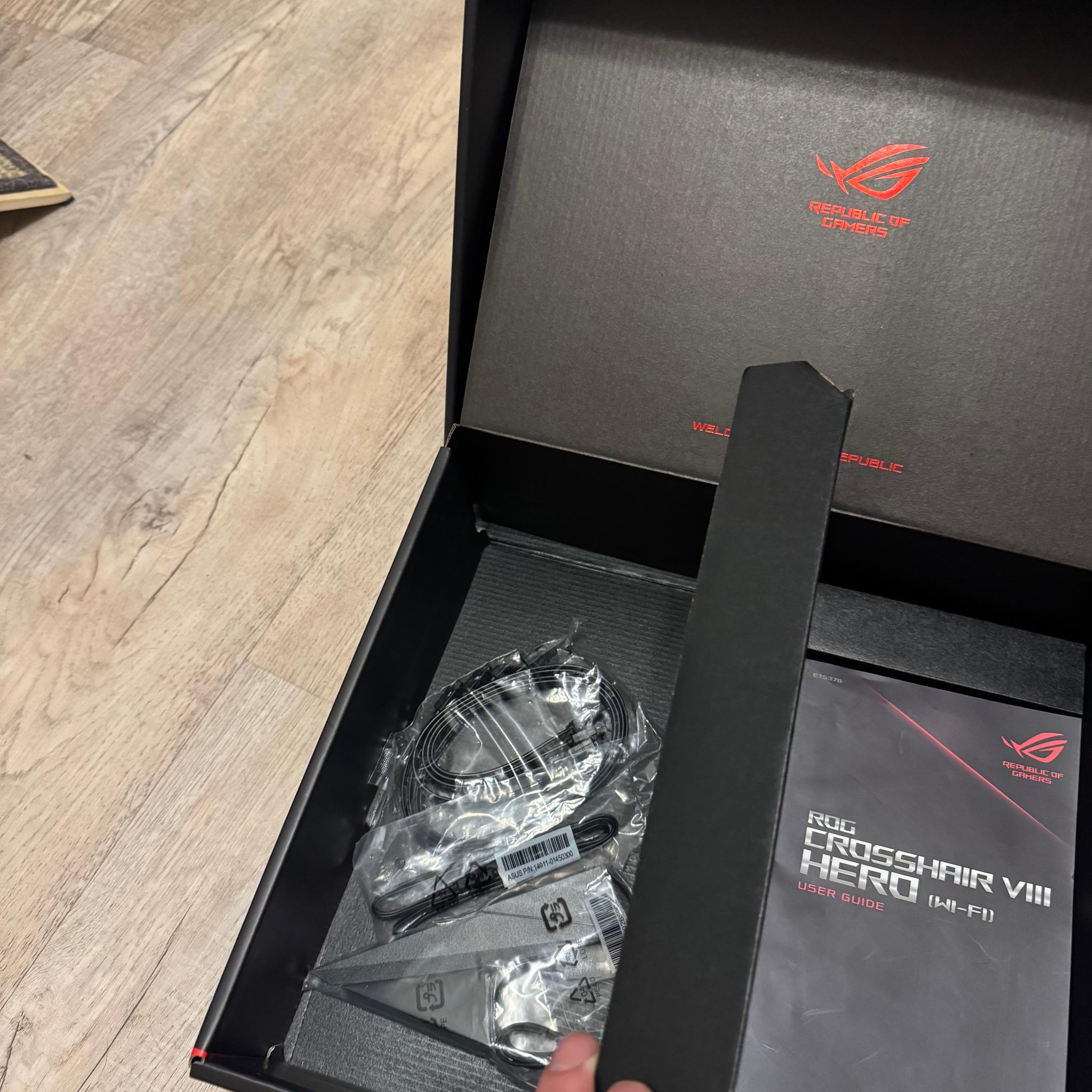 ASUS ROG X570 Crosshair VIII Hero (Wi-Fi)