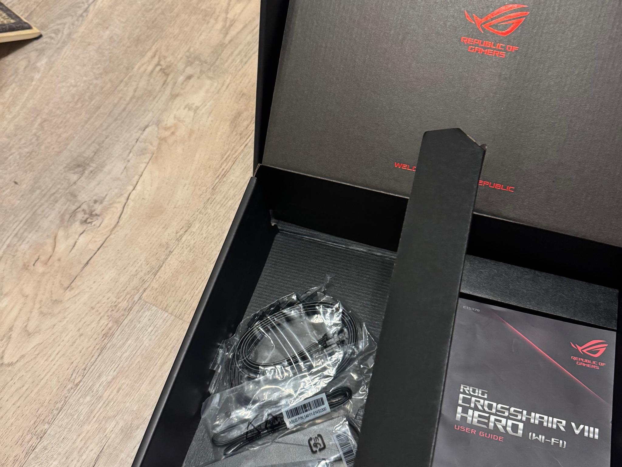ASUS ROG X570 Crosshair VIII Hero (Wi-Fi)