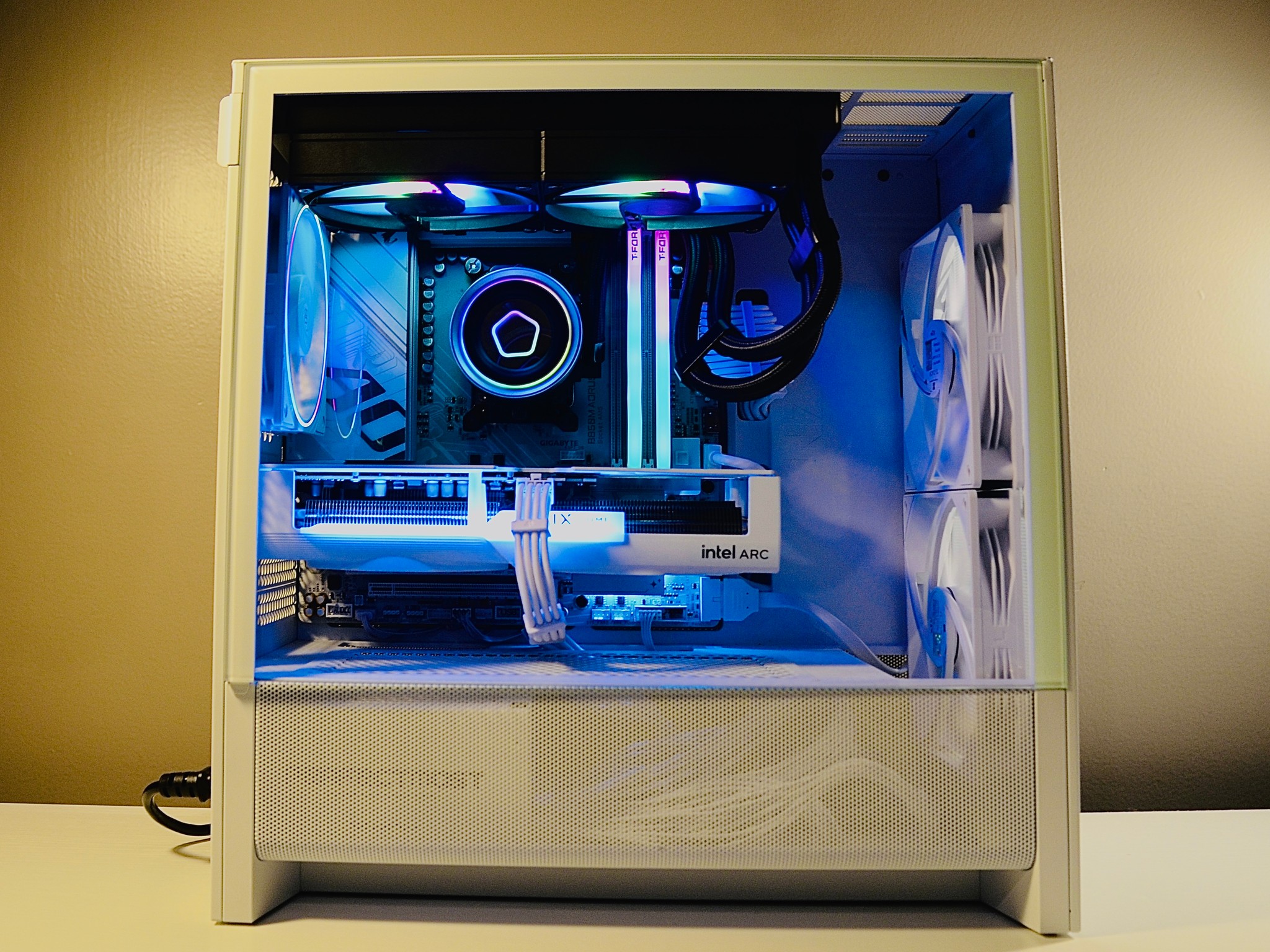 Clean White Gaming PC