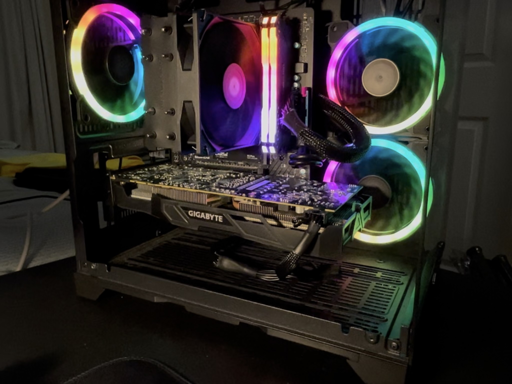 NEW!! GTX 1070 // Ryzen 3600 // 16GB Corsair Vengeance Ram // 500 GB SSD // Controllable RGB