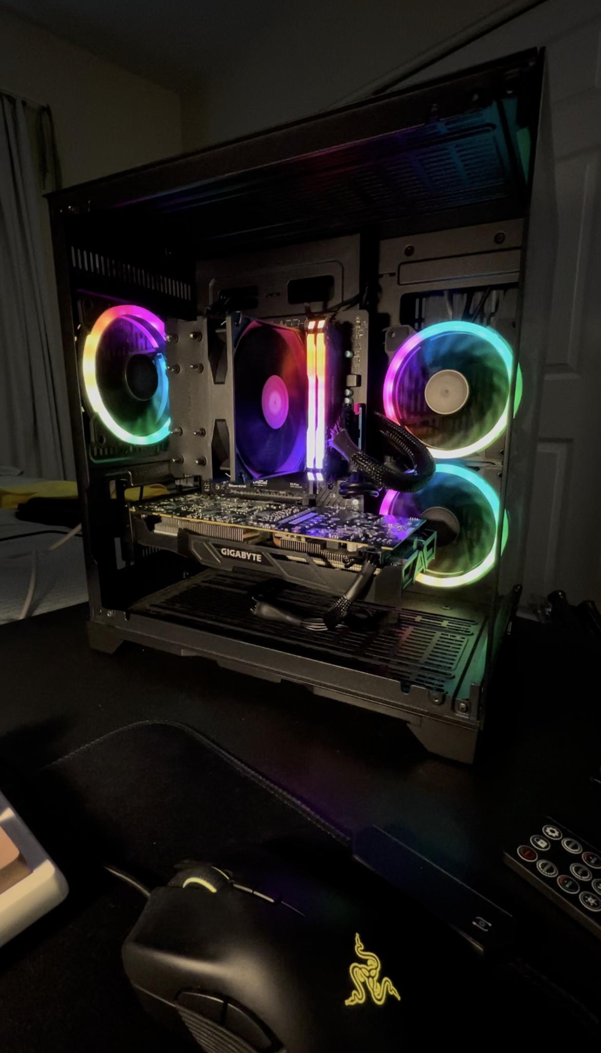 NEW!! GTX 1070 // Ryzen 3600 // 16GB Corsair Vengeance Ram // 500 GB SSD // Controllable RGB