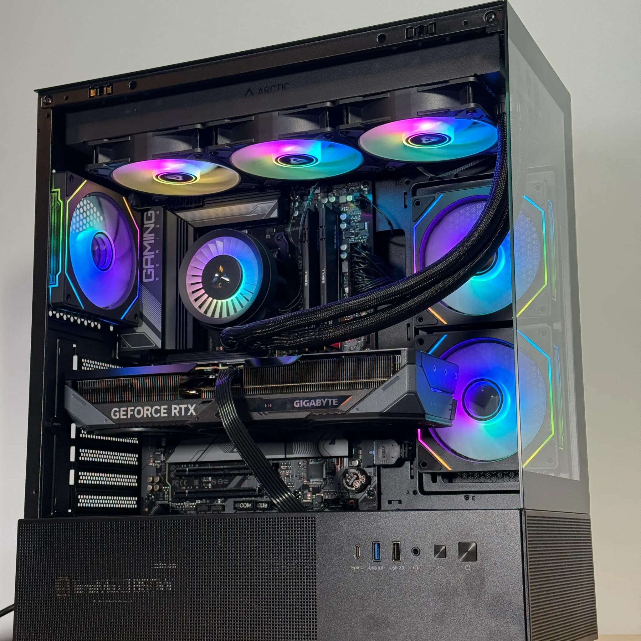 Ryzen 7 7800x3d RTX 5070 Gaming PC