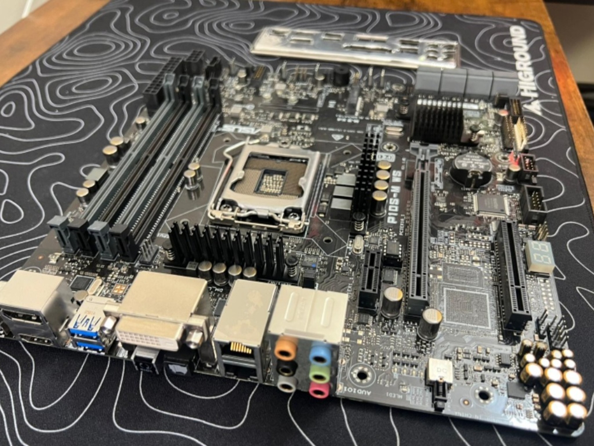 Asus P10s M WS (**Boot display but doesn't not goes to windows**)