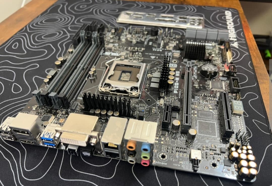 Asus P10s M WS (**Boot display but doesn't not goes to windows**)