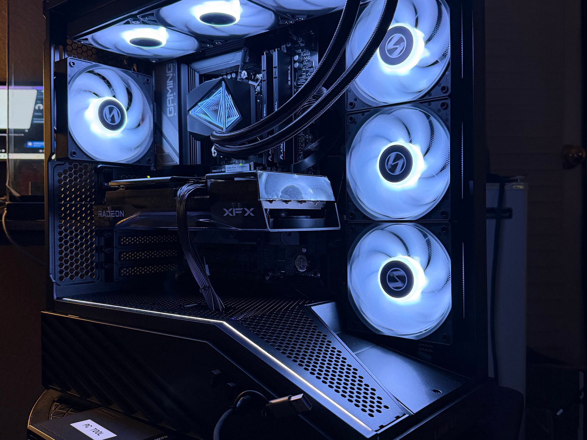🔥 ALL NEW | Ryzen 7 7800X3D | XFX RX 9070 GRE 12GB | 32GB DDR5-6000 CL30 | 360MM AIO | WIN 11 PRO