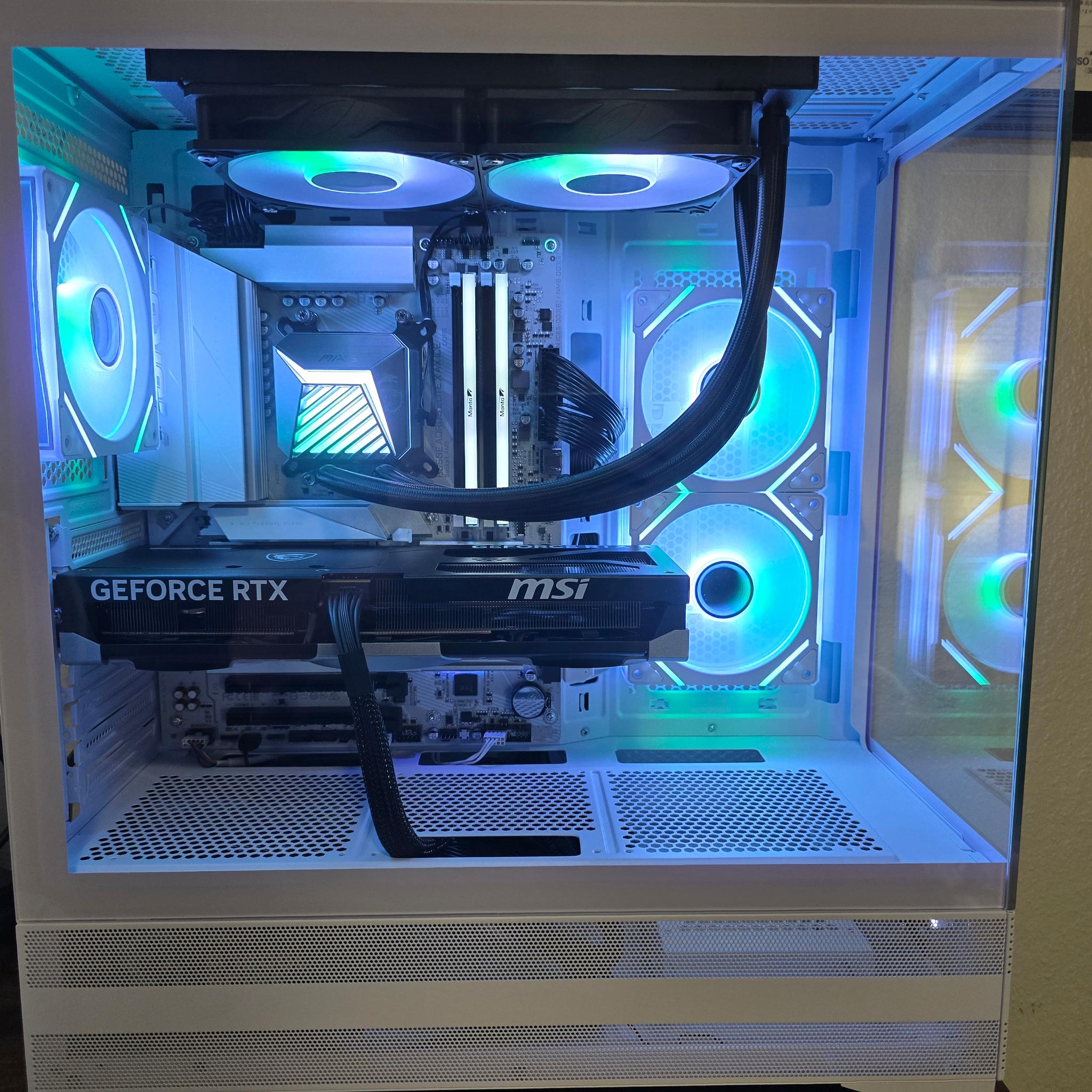 ● White Custom PC ● Ryzen 7 7800X3D | Gefore RTX 5070 12GB | 32GB DDR5-6000 NVME