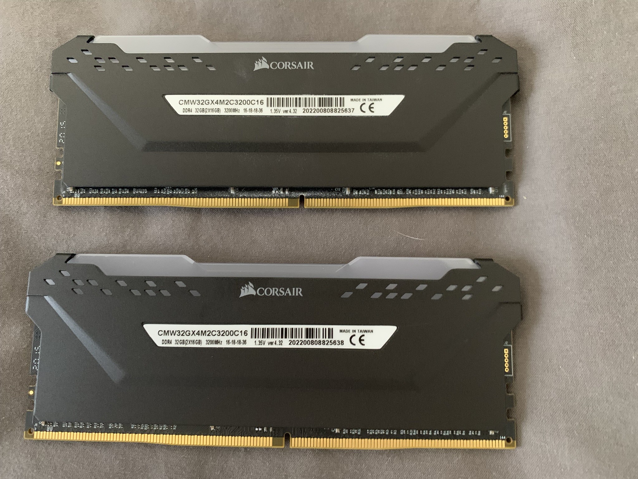 Corsair Vengeance RGB Pro 32GB (2x16GB) @ 3200 MHz DDR4