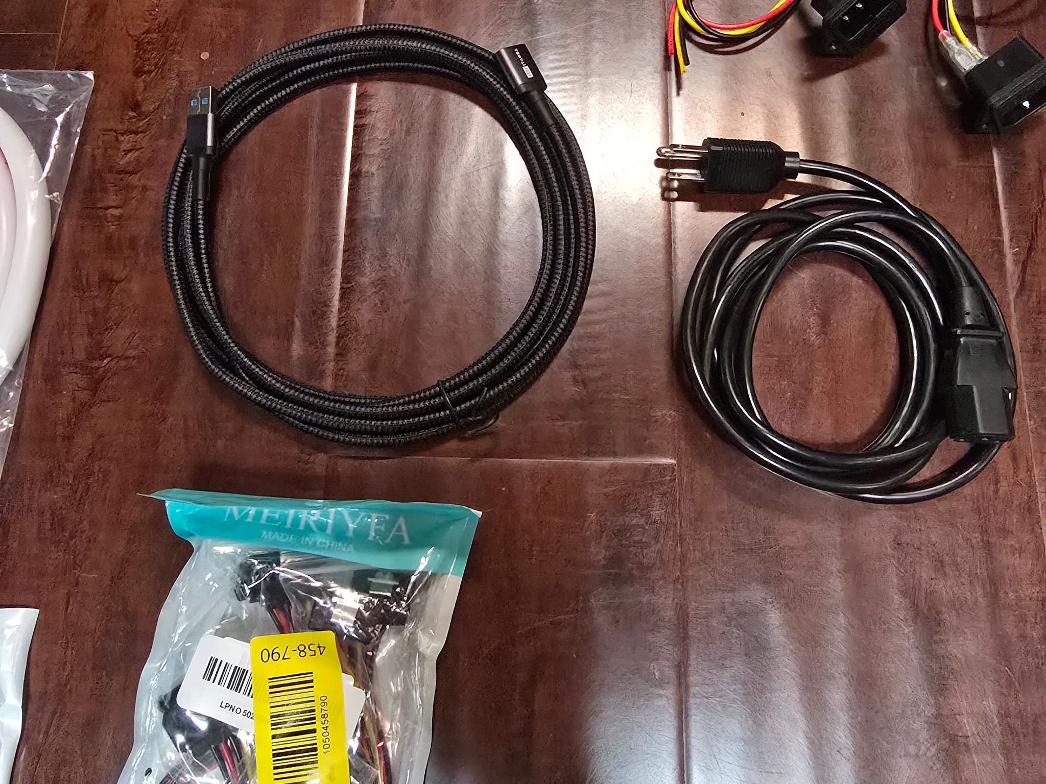 Cables Adapters GPU PSU Extension HDMI DP VGA USB C - IEC Power Cable SD TFT Reader Splitter HDD 4K