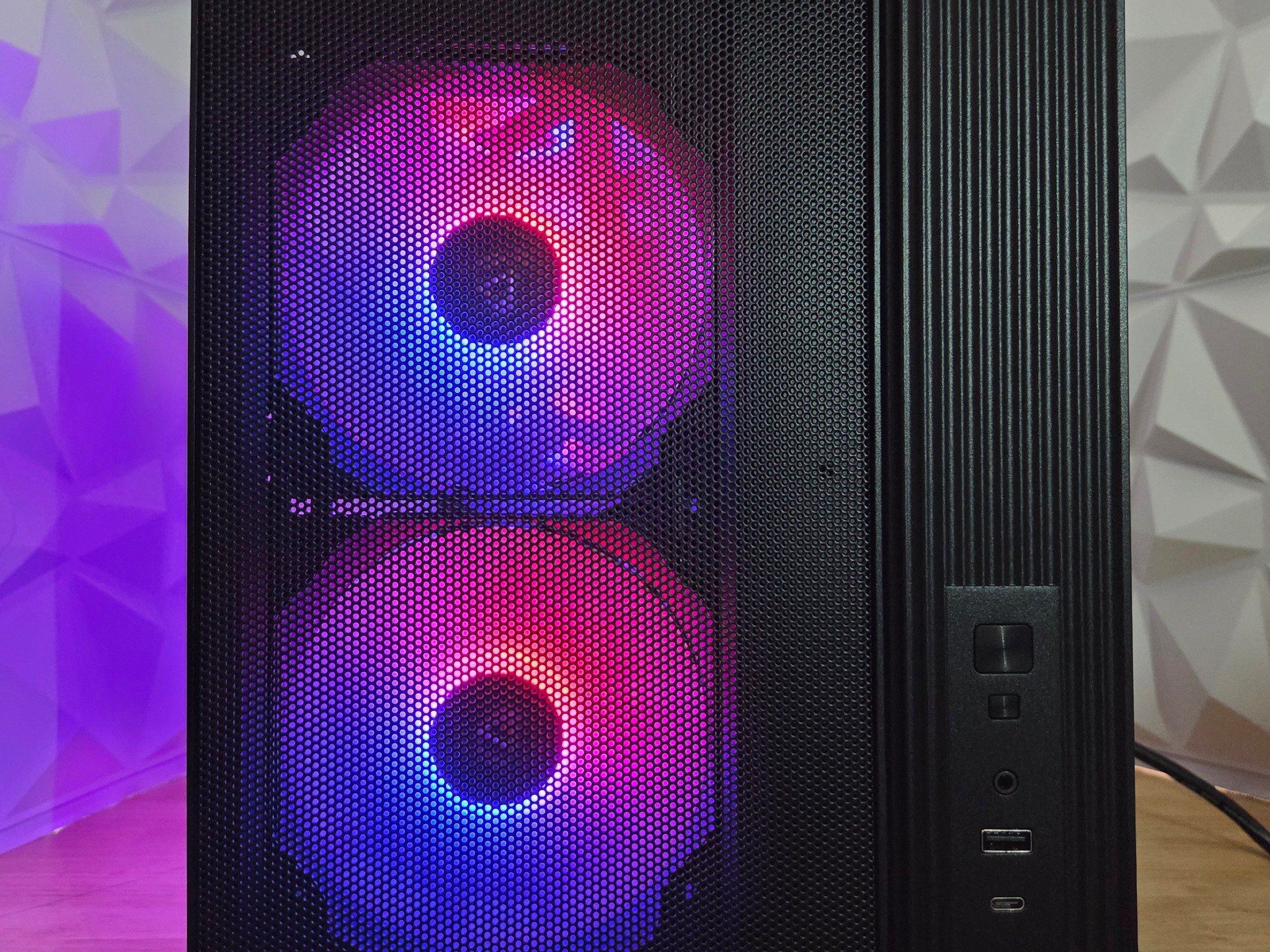 FLUX: compact PC ★★★★☆
