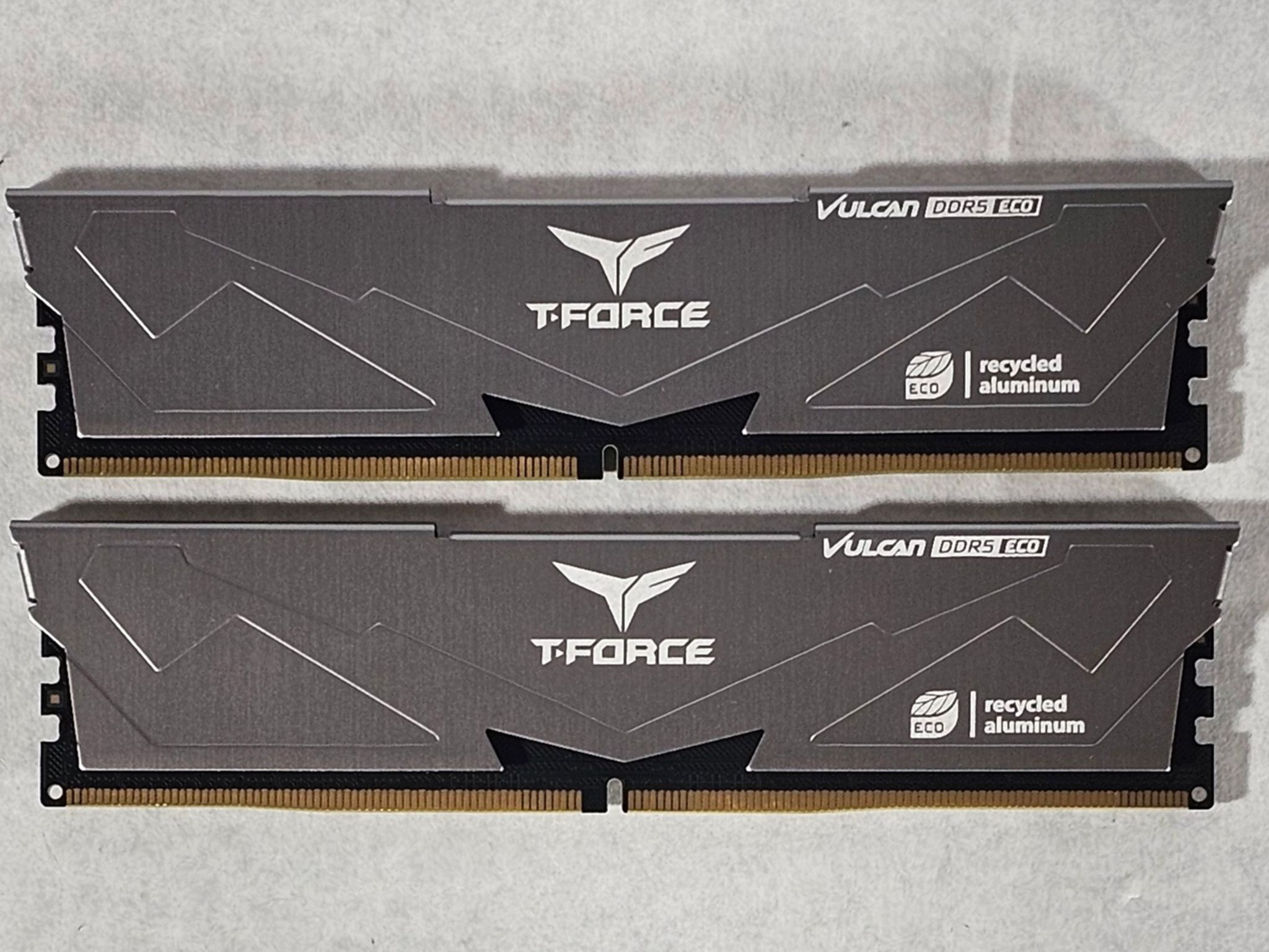 32GB DDR5 (2x16GB) CL30 6000MT/s T-Force Vulcan
