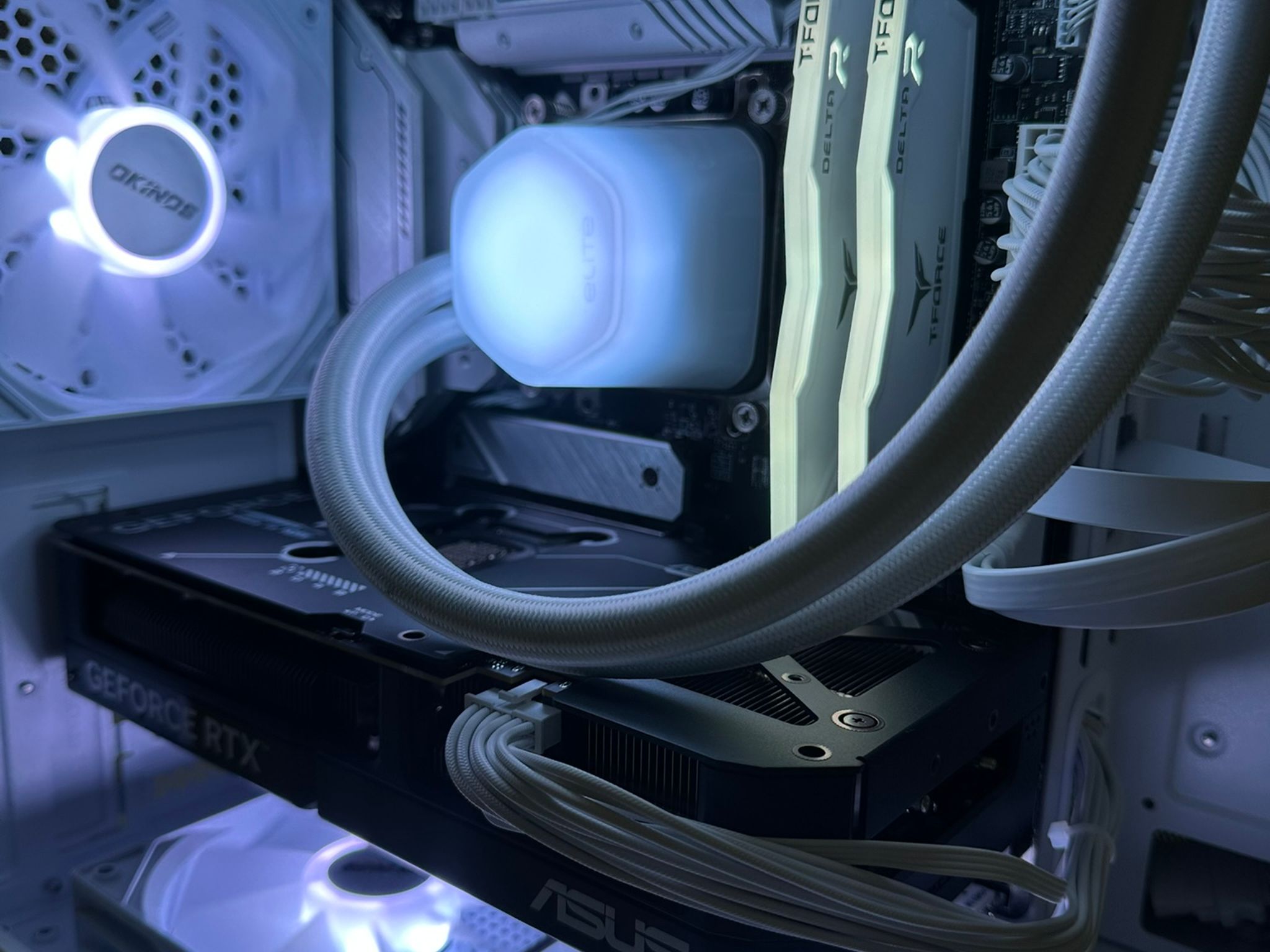 i7-13700K / RTX 5070 / 1TB NVME / 32GB RAM