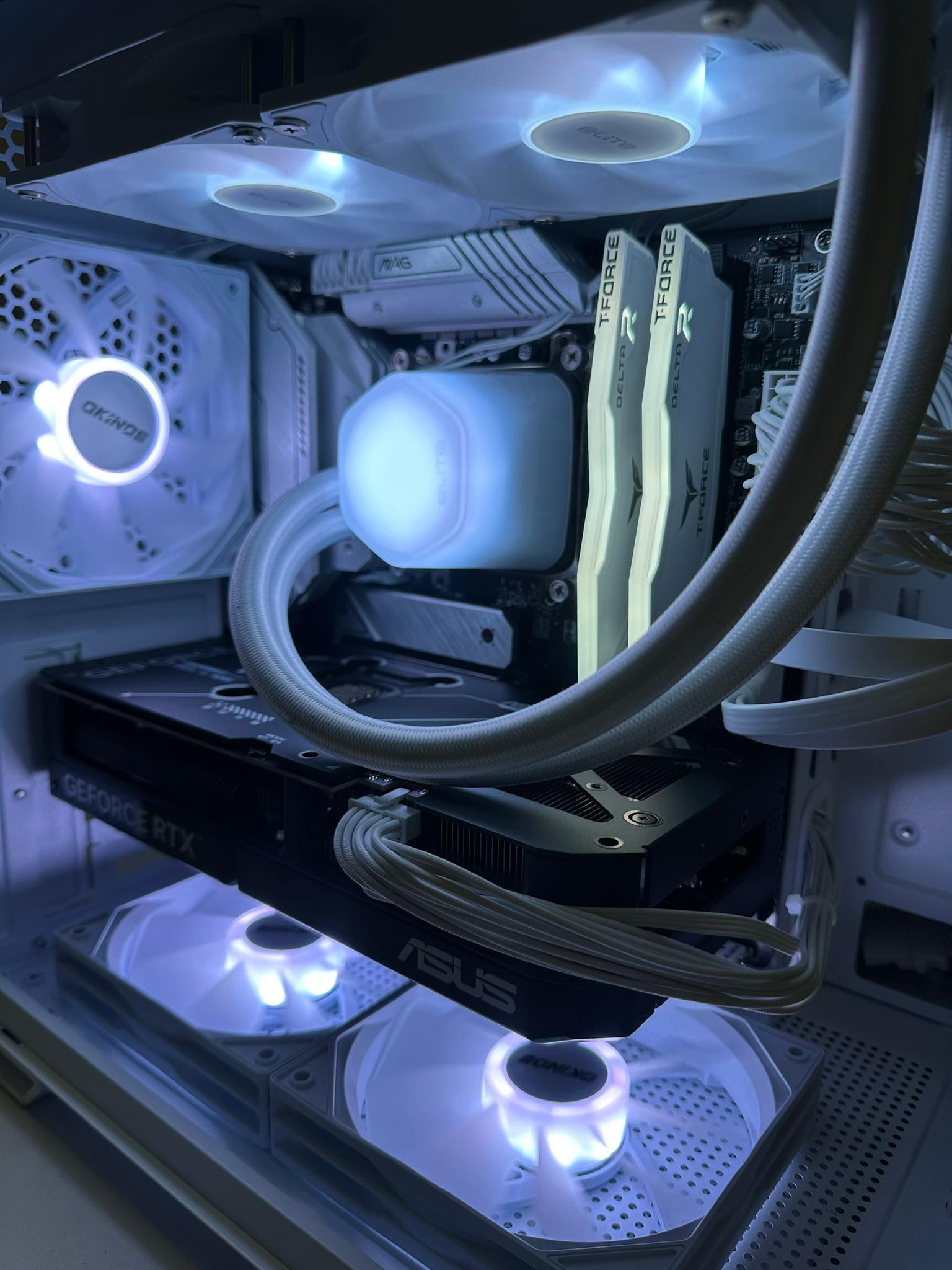 *White Build* i7-13700K / RTX 5070 / 1TB NVME / 32GB RAM