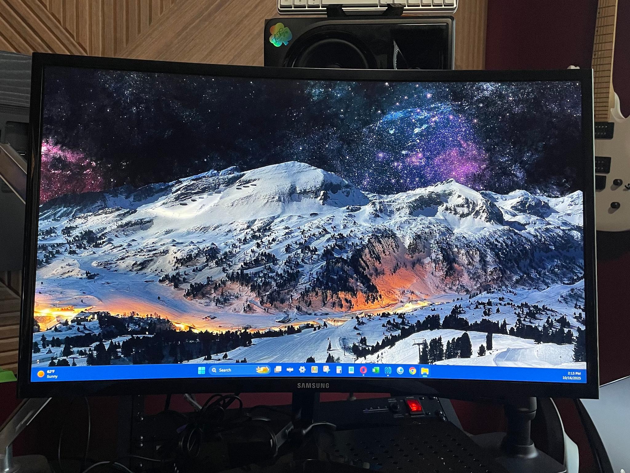 Samsung 27" Essential Curved Monitor (LC27F396FHNXZA)