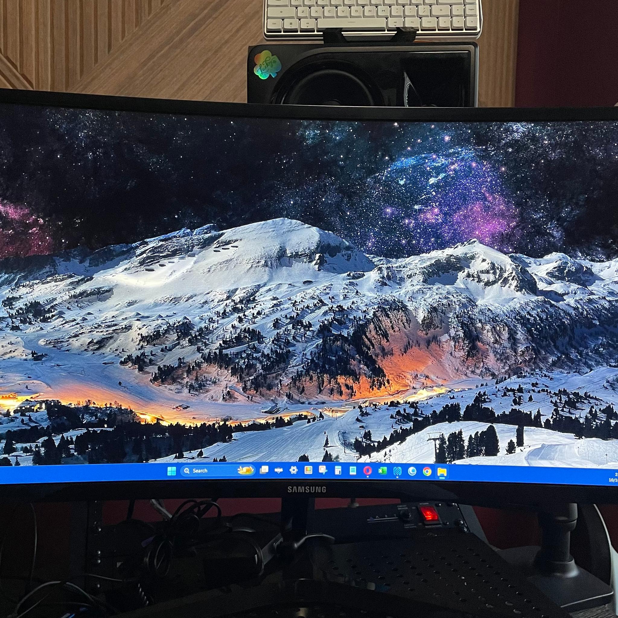 Samsung 27" Essential Curved Monitor (LC27F396FHNXZA)