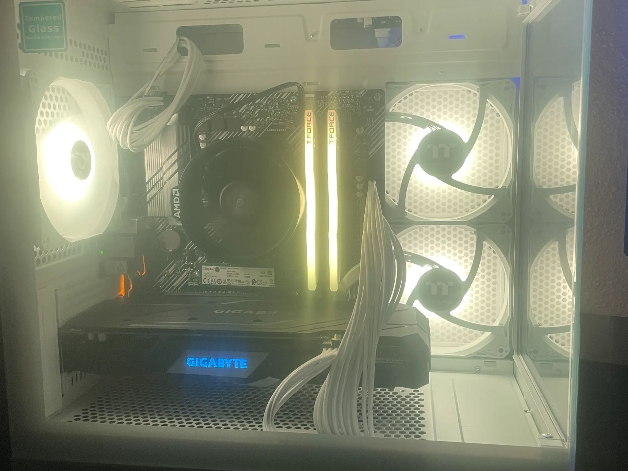 GTX 1660 Super & AMD Ryzen 5 5500! All White build