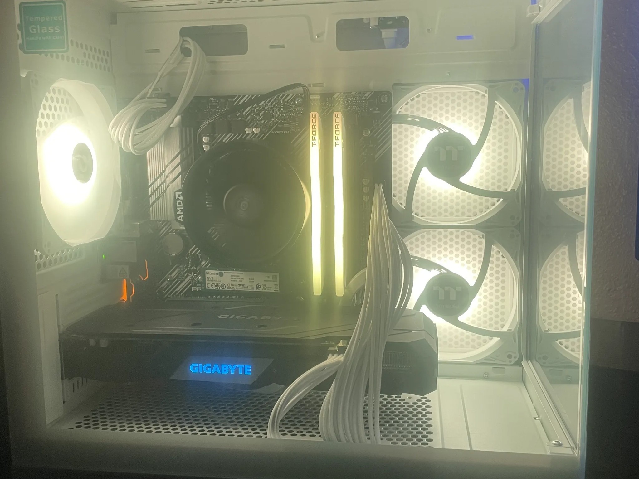 GTX 1660 Super & AMD Ryzen 5 5500! All White build