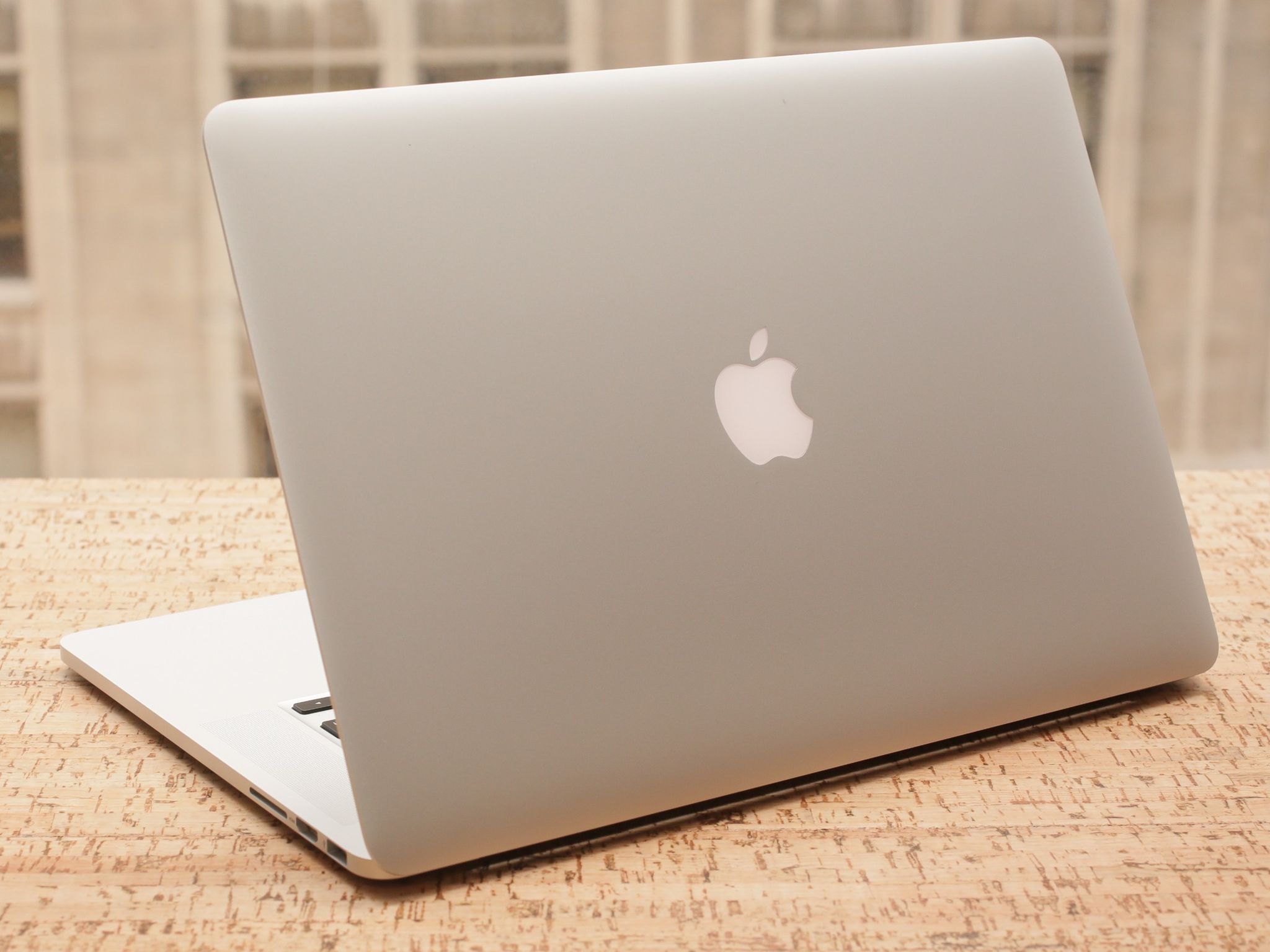 Apple Macbook Pro 15-inch 2015 (4-Core 2.8 Ghz i7, 16GB RAM, 1TB SSD) (MAX-SPEC)