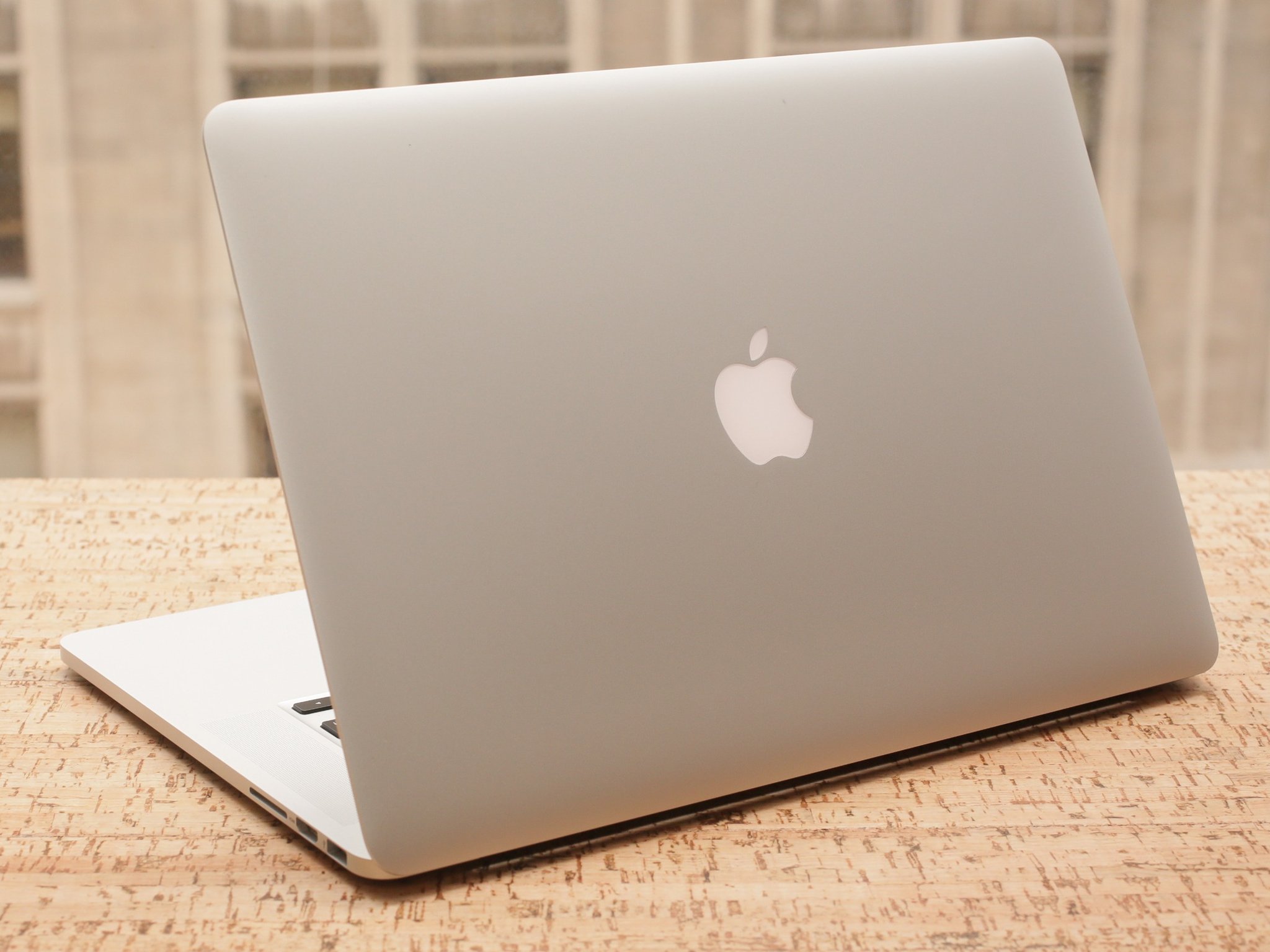 Apple Macbook Pro 15-inch 2015 (4-Core i7, 16GB RAM, 1TB SSD)