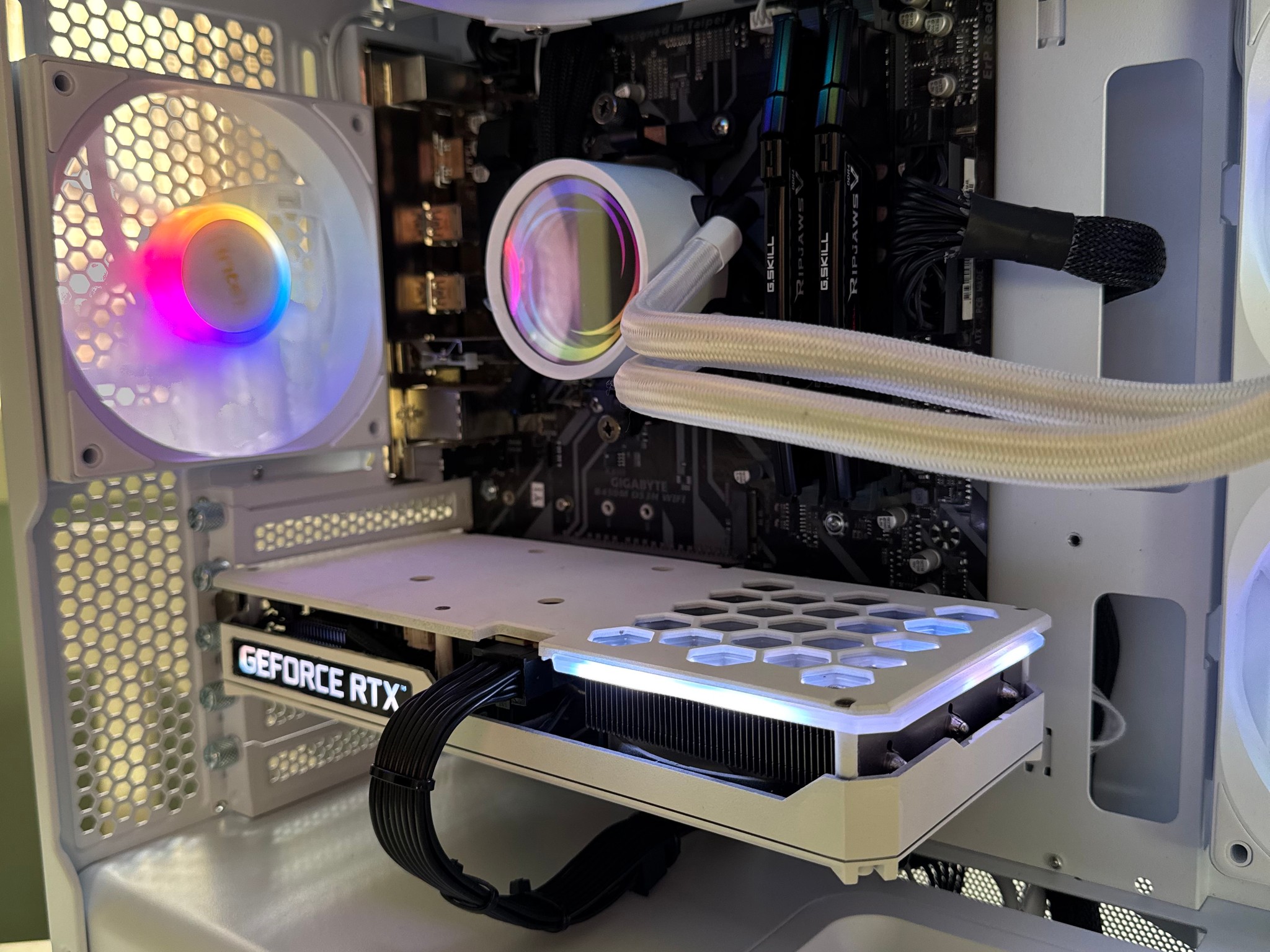 Frost Forge | Custom Gaming PC | 3060 TI - R7 2700X  - 16GB Ram -  1TB SSD