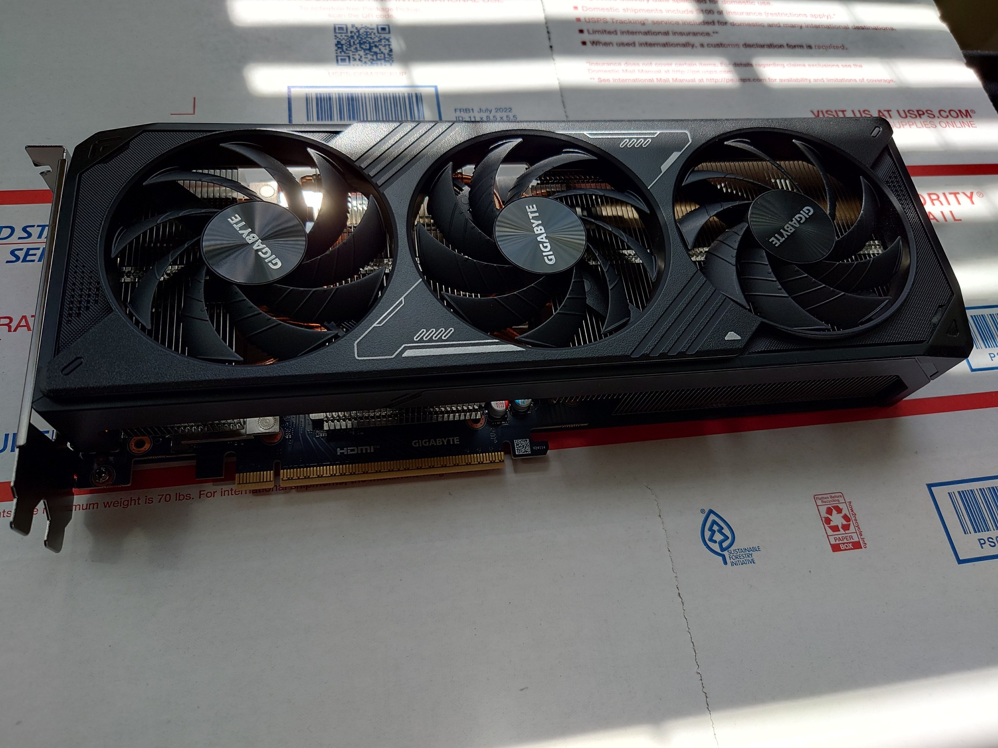GIGABYTE GeForce RTX 5070 WINDFORCE OC SFF 12G