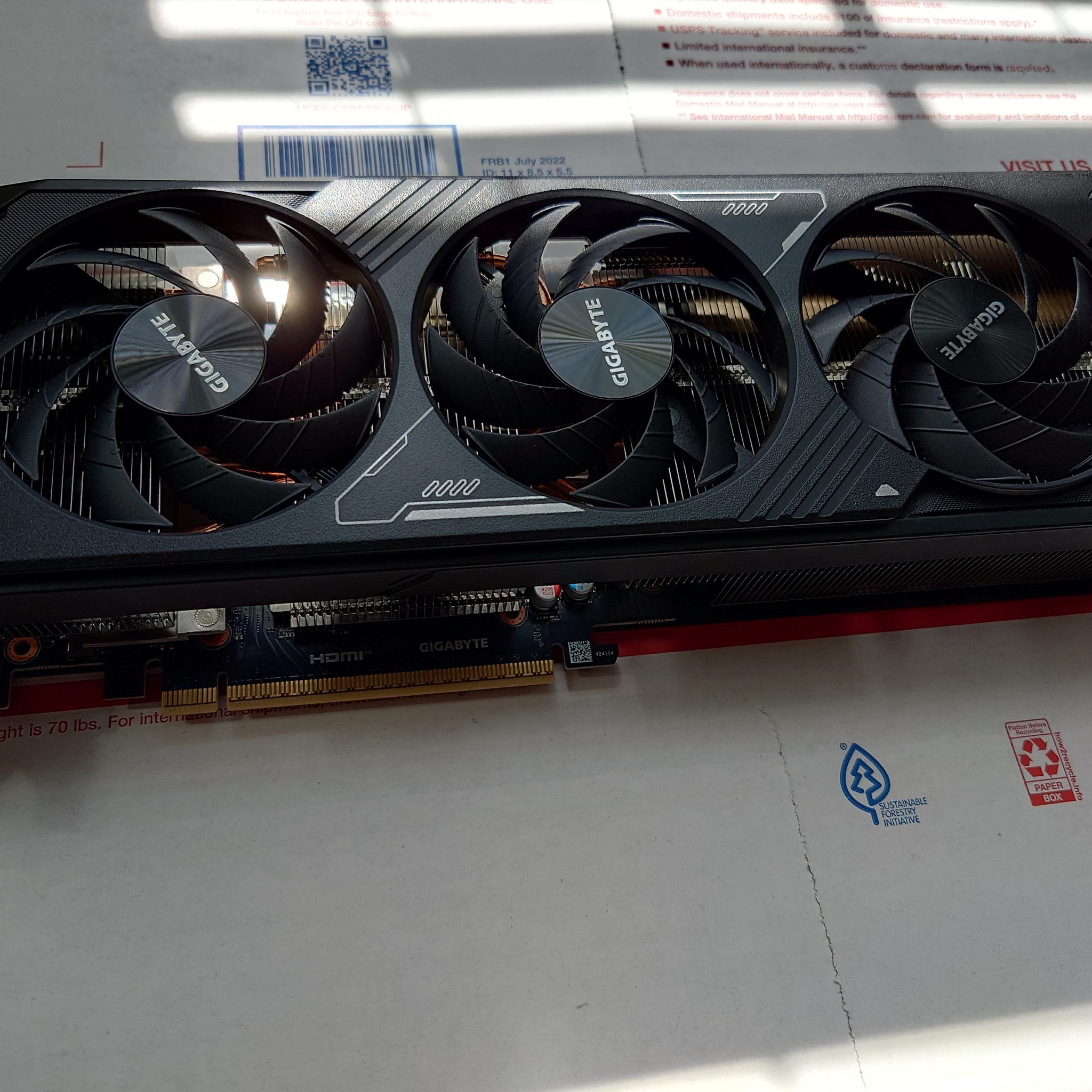 GIGABYTE GeForce RTX 5070 WINDFORCE OC SFF 12G