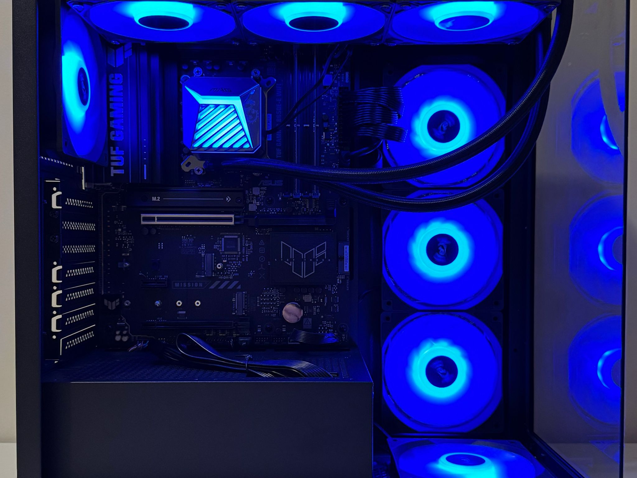 AMD X3D Ryzen 5 7500X3D 32GB DDR5 RAM 1TB Gen5 NVMe SSD ASUS B650E-E TUF MONTECH 850W Barebone PC