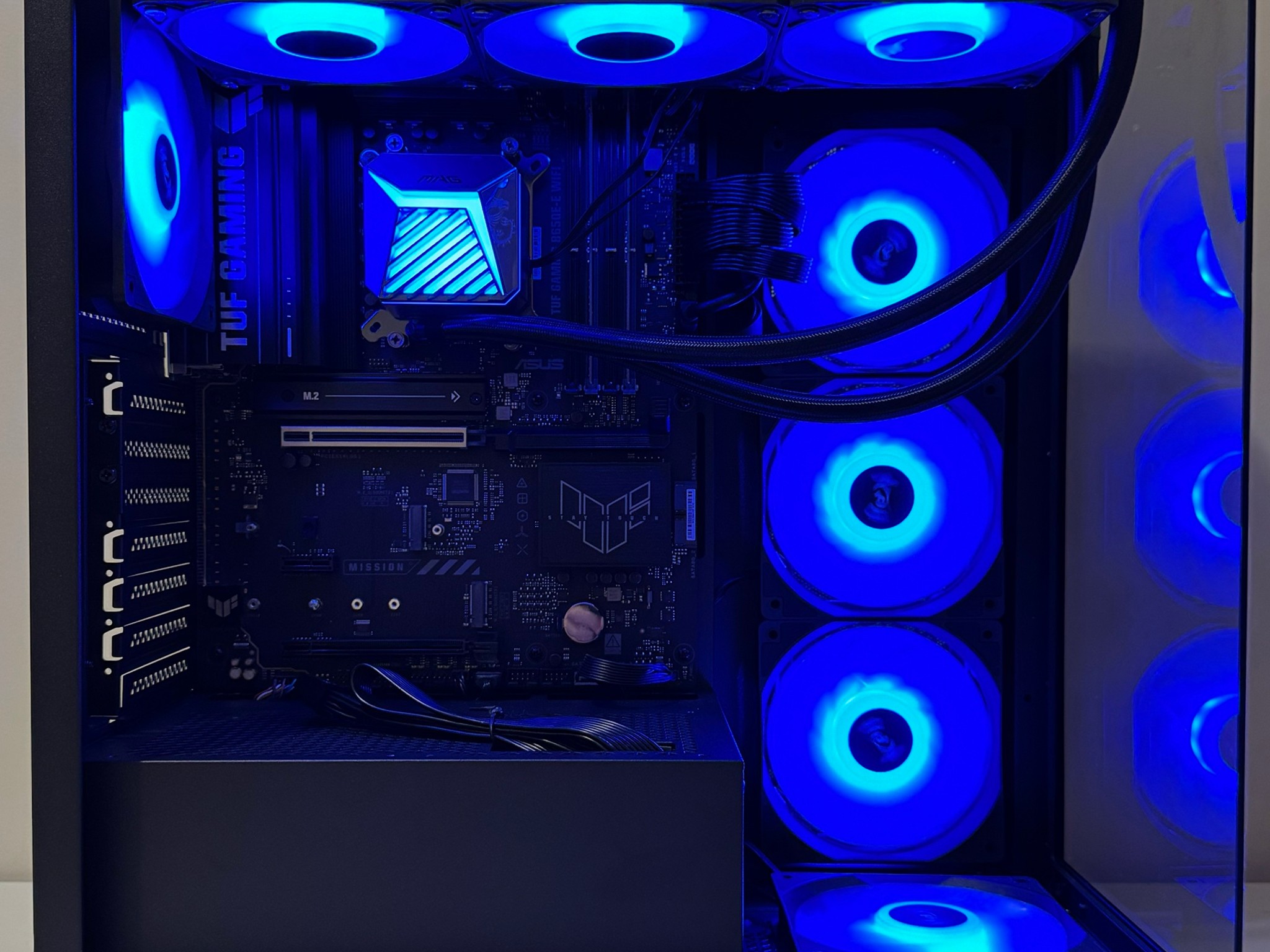 AMD X3D Ryzen 5 7500X3D 32GB DDR5 RAM 1TB Gen5 NVMe SSD ASUS B650E-E TUF MONTECH 850W Barebone PC