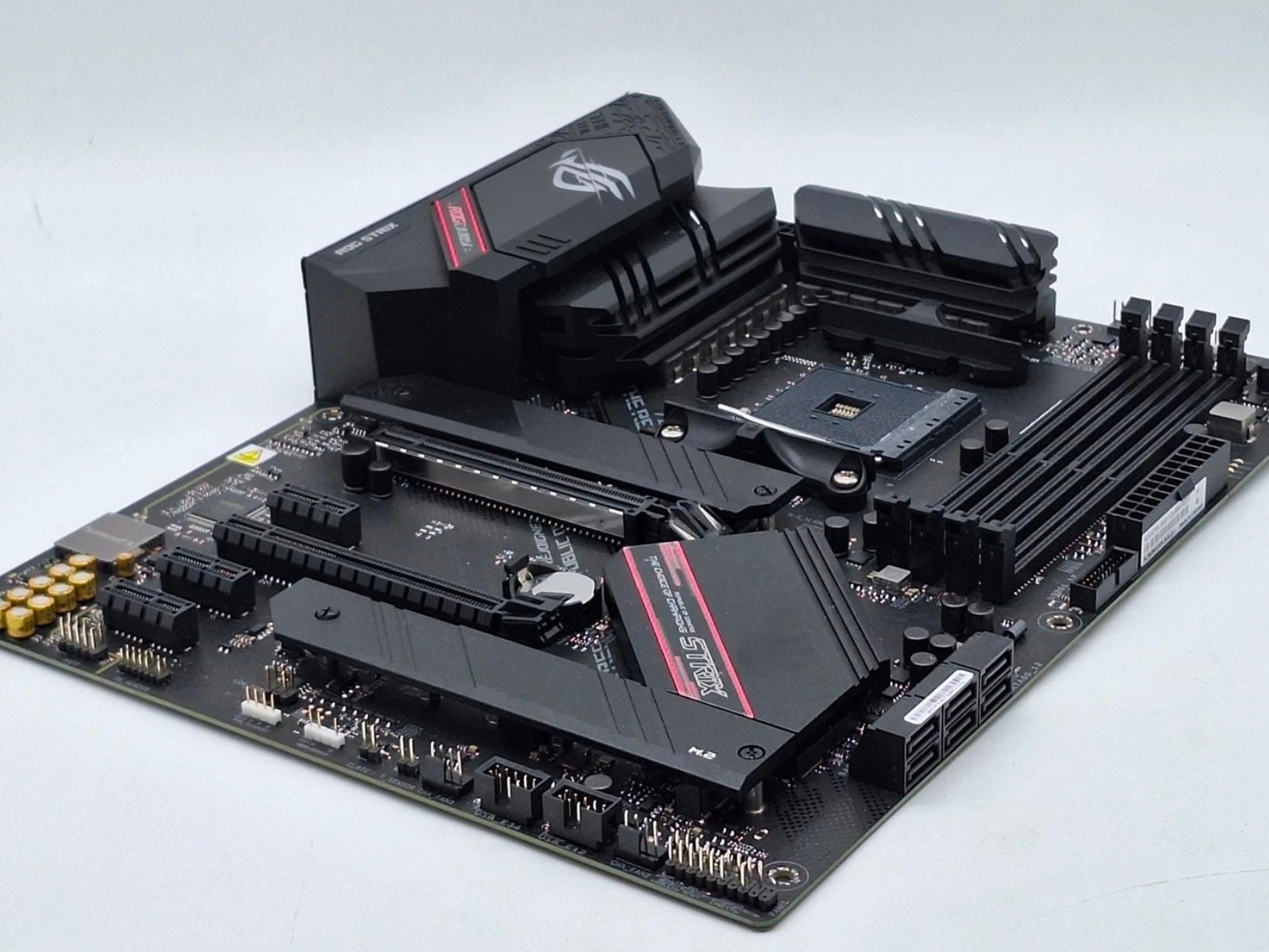 ROG Strix B550-F Gaming WiFi II + Ryzen 3900X + 16GB Aorus RGB + 500GB NMVE