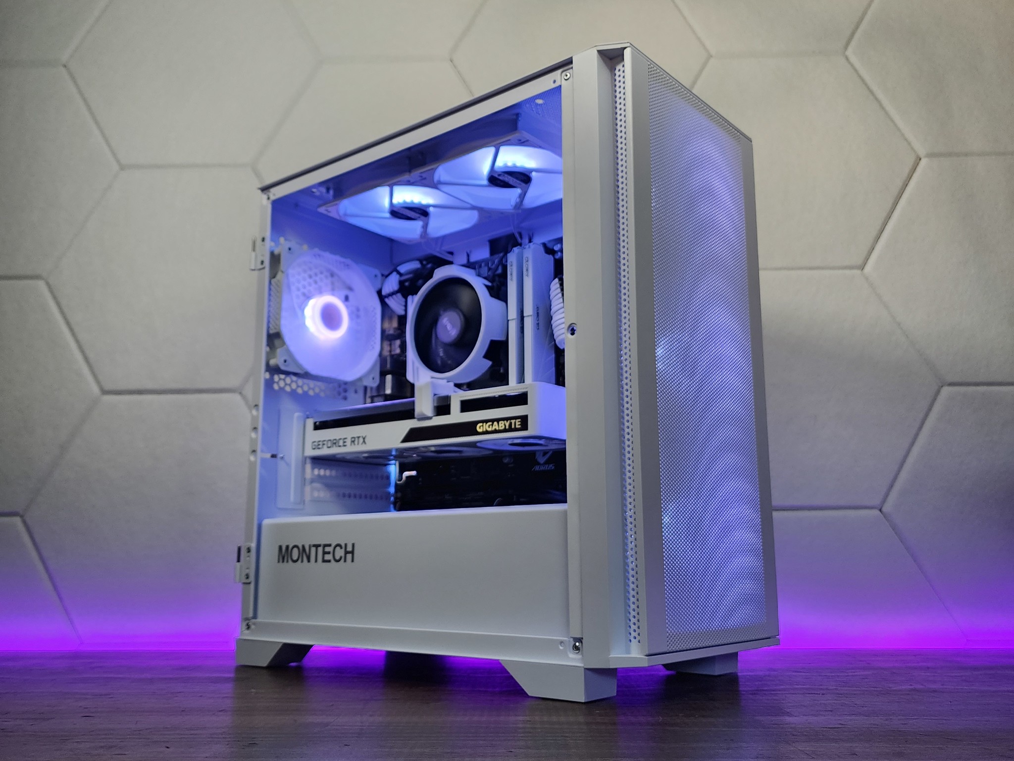 💙🤍 RTX 3060 // Ryzen 5 4500 // 16GB 3200MHz // 1TB NVMe Gen 4