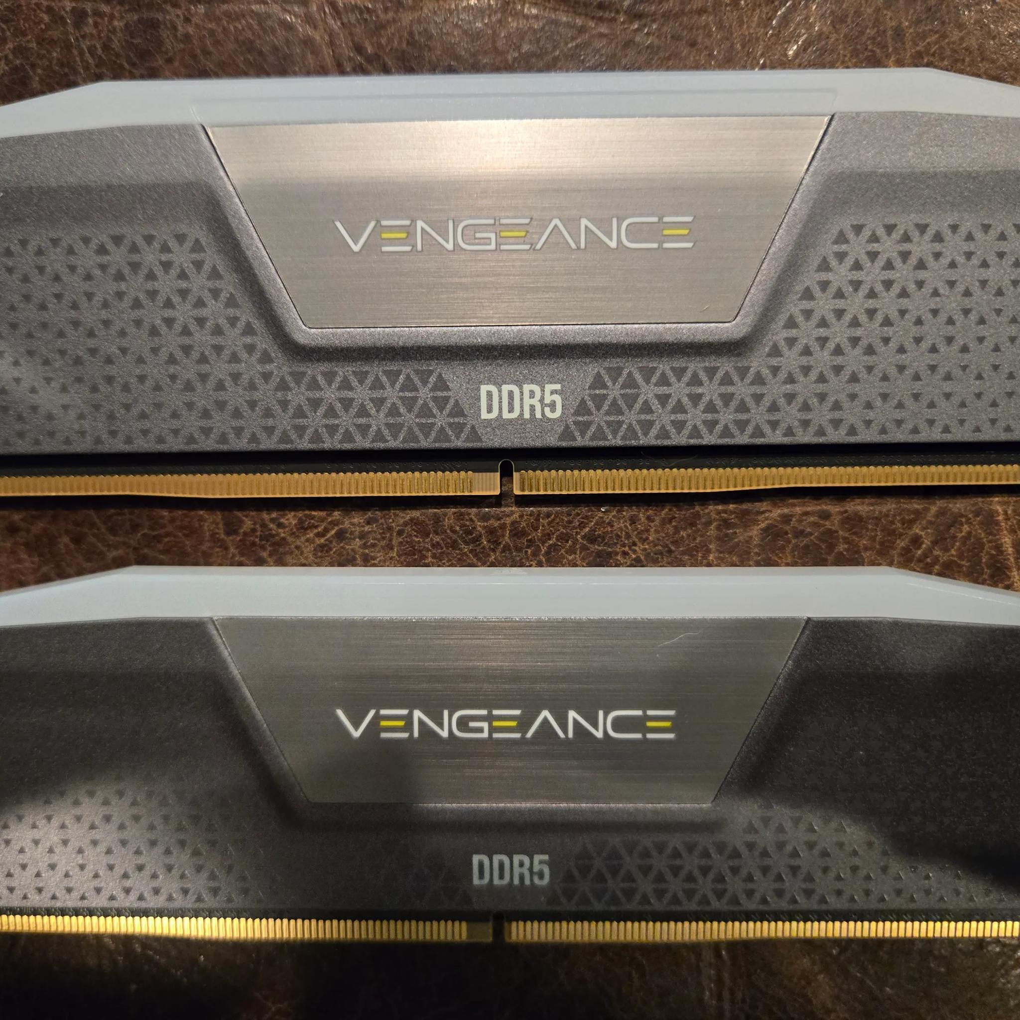 Corsair VENGEANCE RGB 32GB (2 x 16GB) DDR5-6000 PC5-48000 CL36
