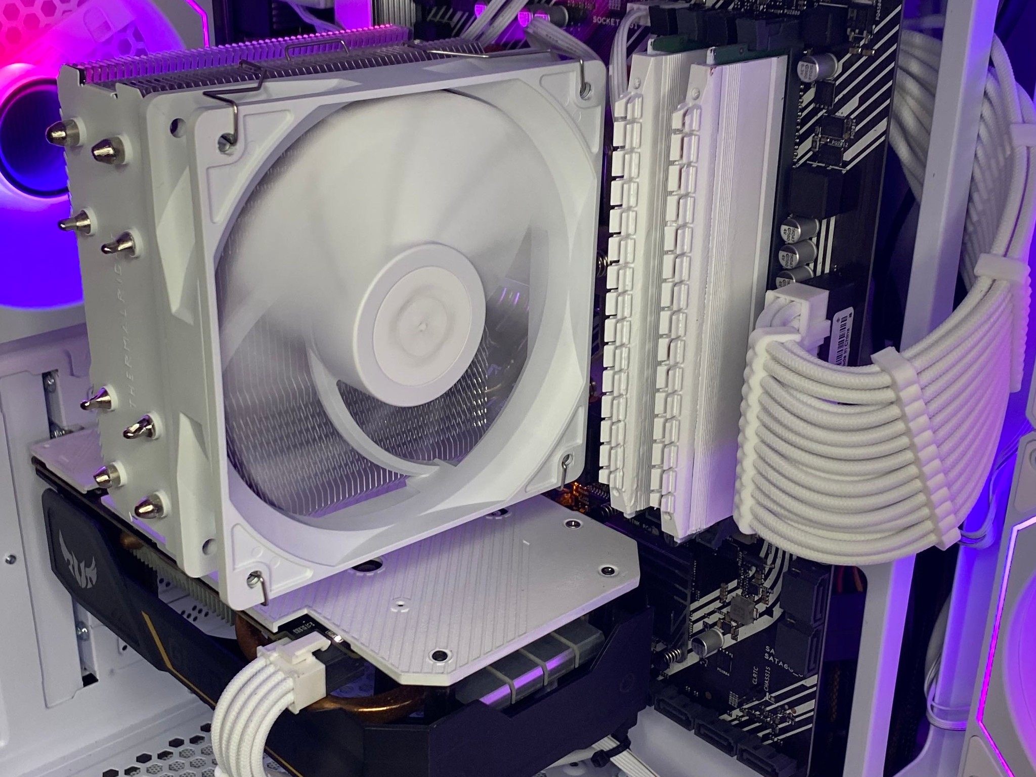 White Gaming PC (GTX 1660 S 6GB + AMD Ryzen 5 3600X + 16GB DDR4 + SSD)