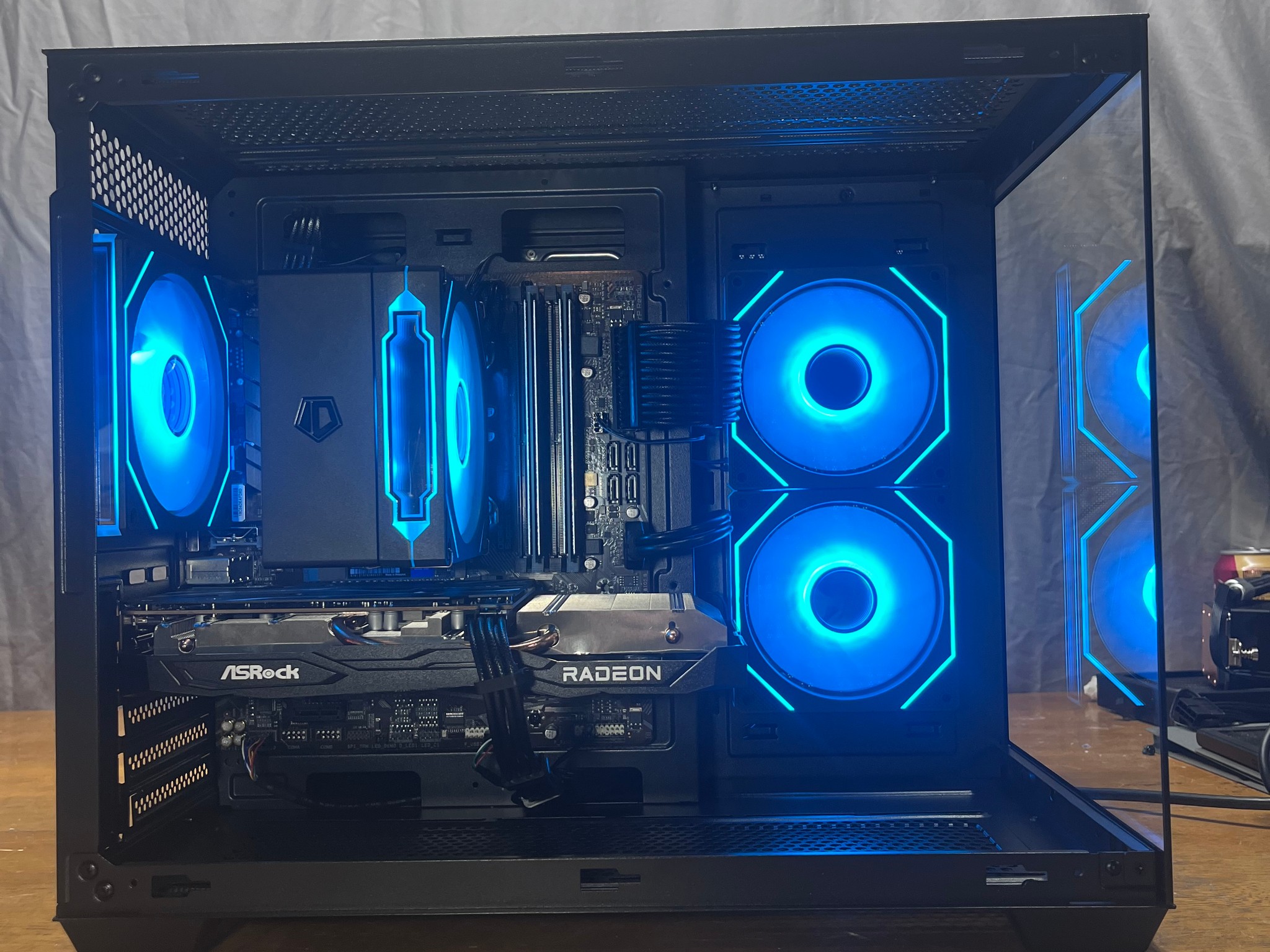 RX 6600 | i5 10400F | 16GB RAM | Gaming PC