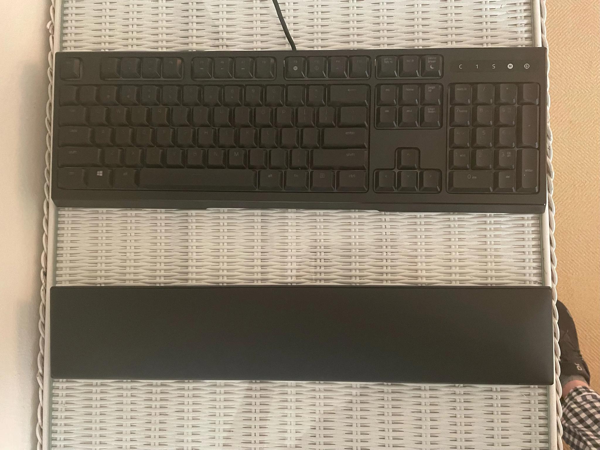 Razer Ornata Chroma Wired Keyboard With Magnetic Wrist Rest (Plus Original Manual & Stickers)!