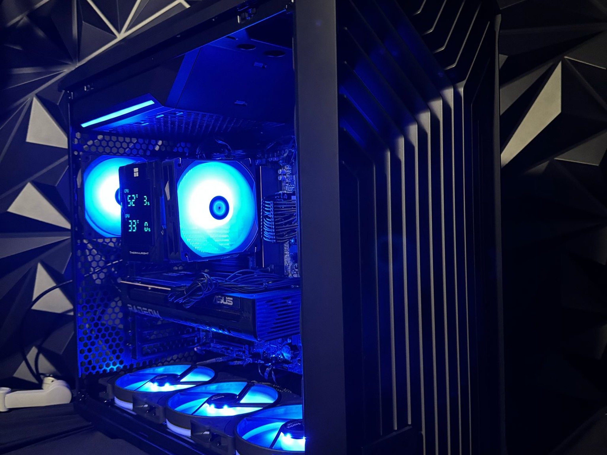 ⚡Power 9797 ⚡ Ryzen 7 9700X | RX 9070XT| 32 GB DDR5|2.5 TB NVMe
