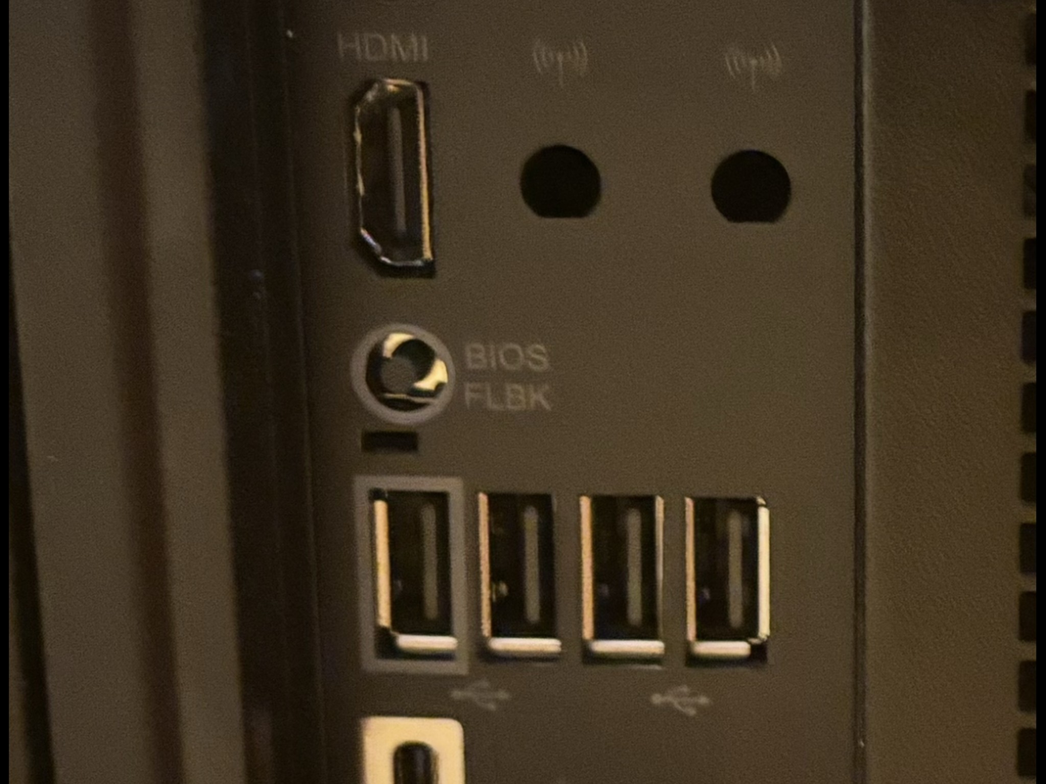 Clean Black, no frills gaming PC, Ryzen 7 7700X, RX 6700XT 12GB, 32GB ddr5