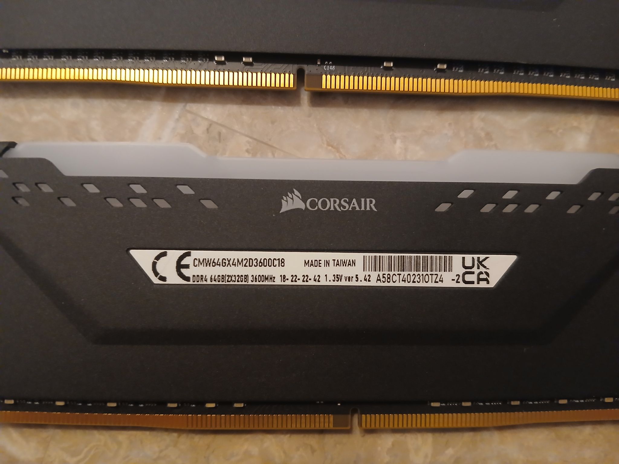 CORSAIR VENGEANCE RGB PRO DDR4 RAM 64GB (2x32GB) 3600MHz CL18