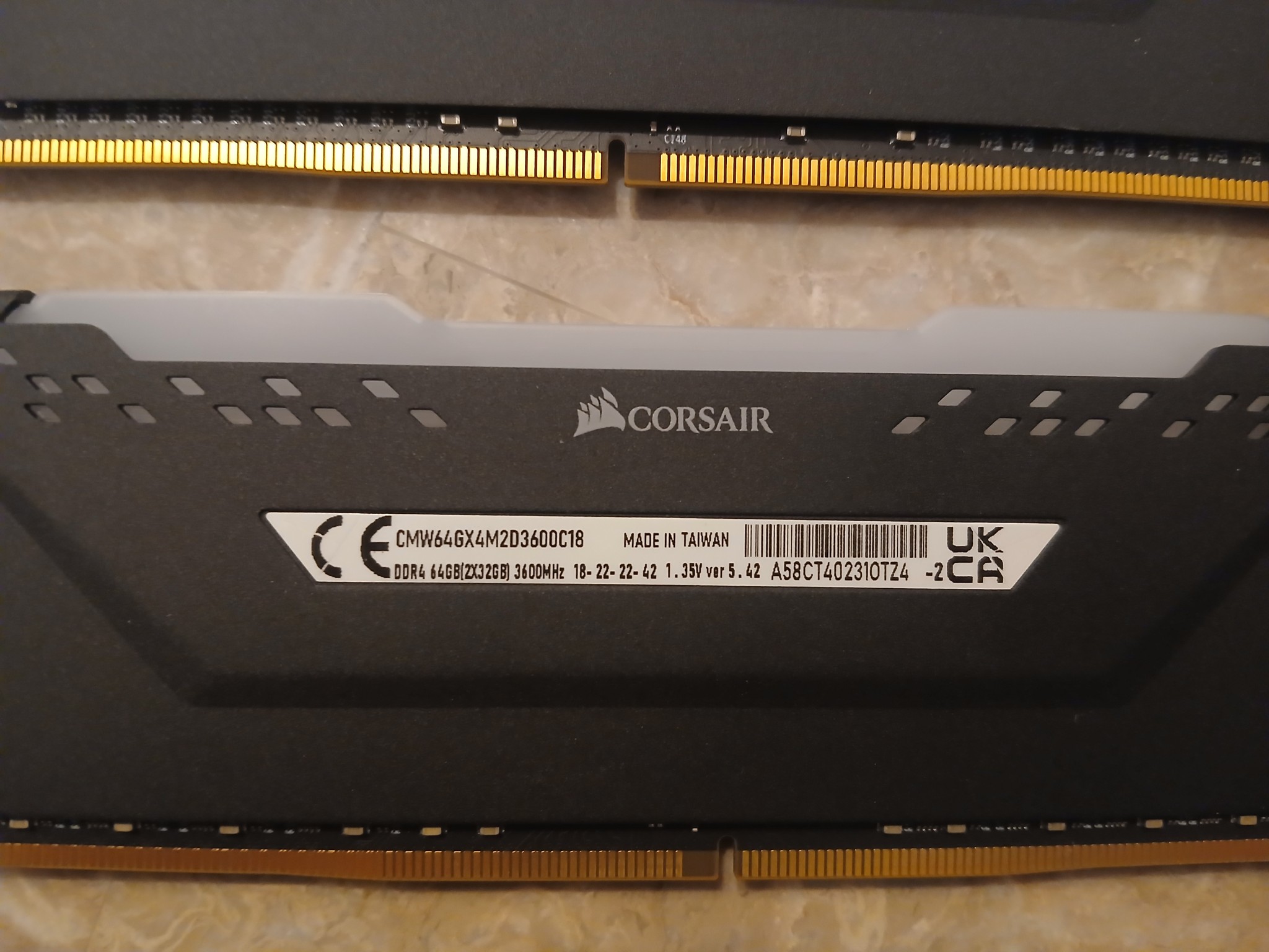 CORSAIR VENGEANCE RGB PRO DDR4 RAM 64GB (2x32GB) 3600MHz CL18