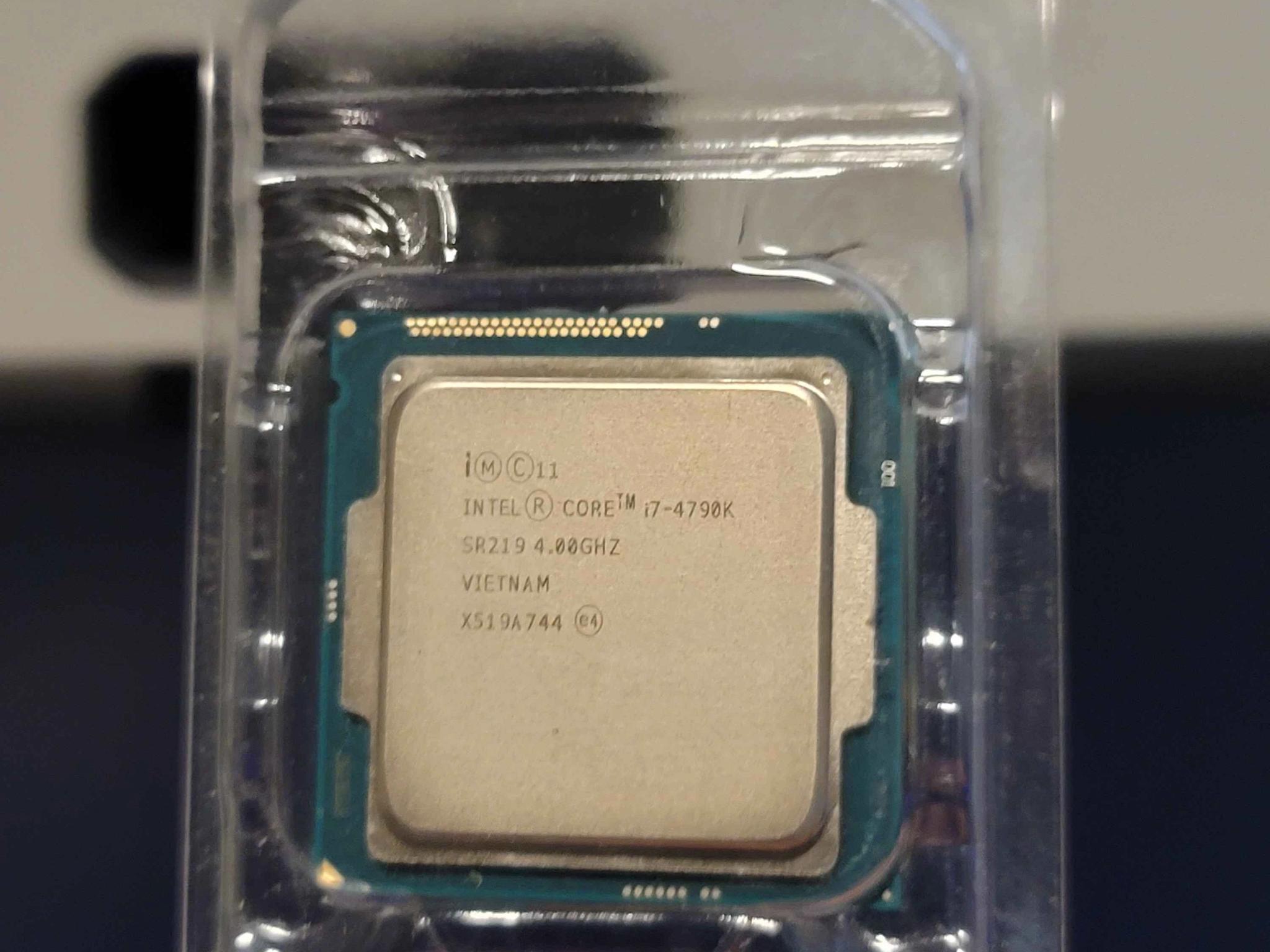 Intel Core i7 i7-4790K Quad-core (4 Core) 4 GHz Processor - Works Used just in clam shell.