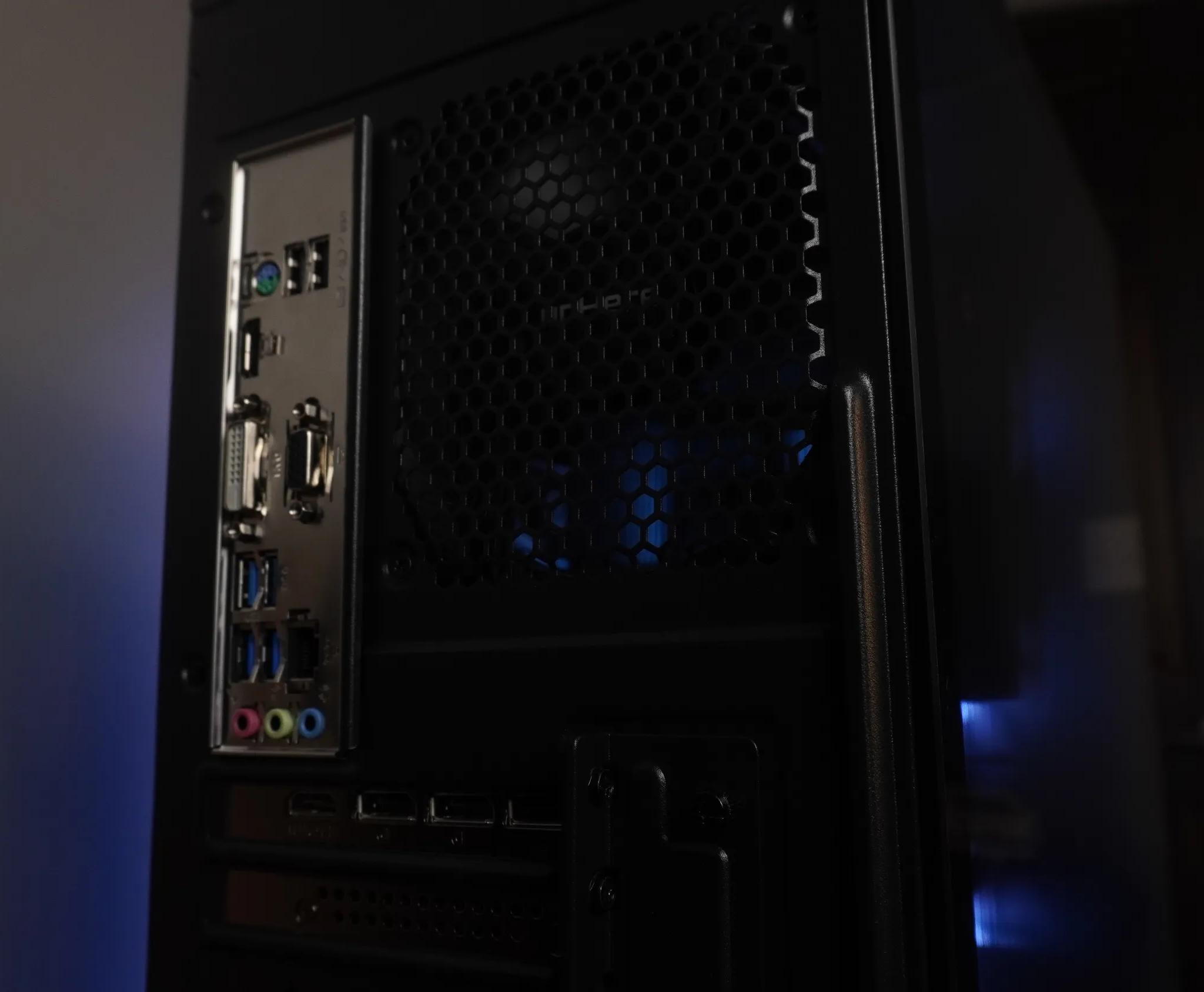 🖤STEALTH🖤 1440/1080p NEW GEN GAMING MACHINE 💚RTX 5060 🧡 Ryzen 5 3600 | 32GB | 1TB | WIFI