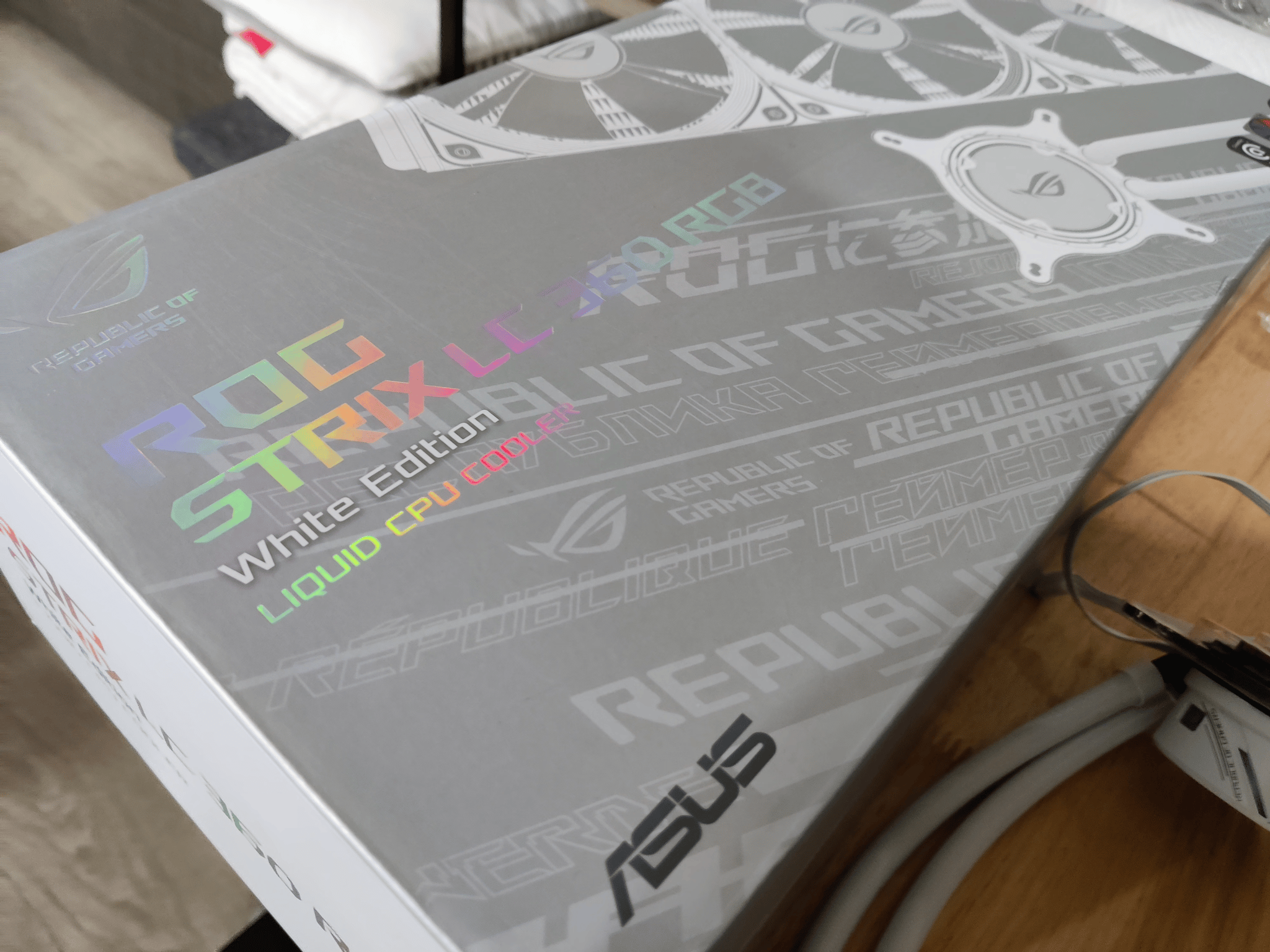 Asus ROG Strix LC 360 AIO Cooler, WHITE with RGB Fans
