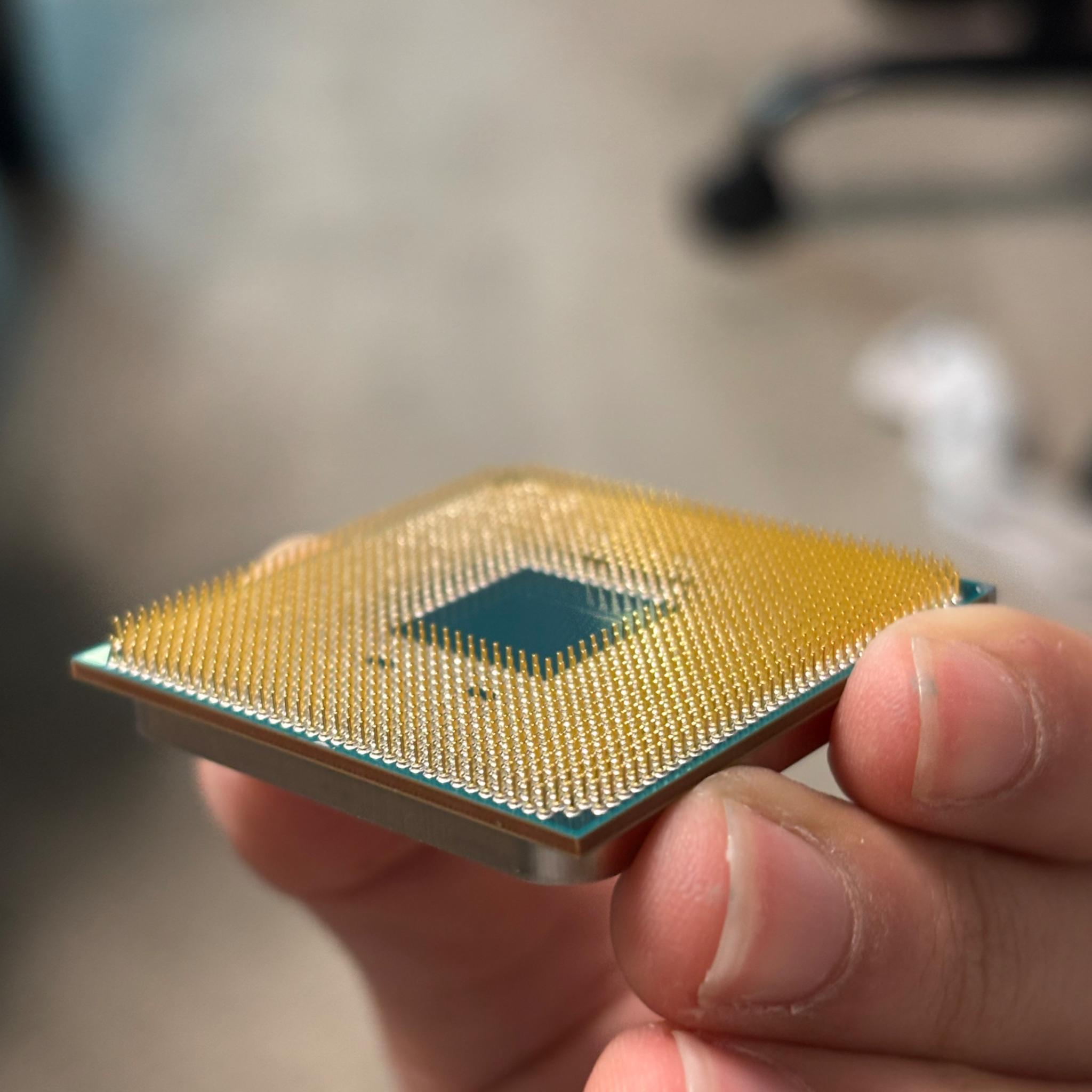 AMD RYZEN 5 5600 includes fan