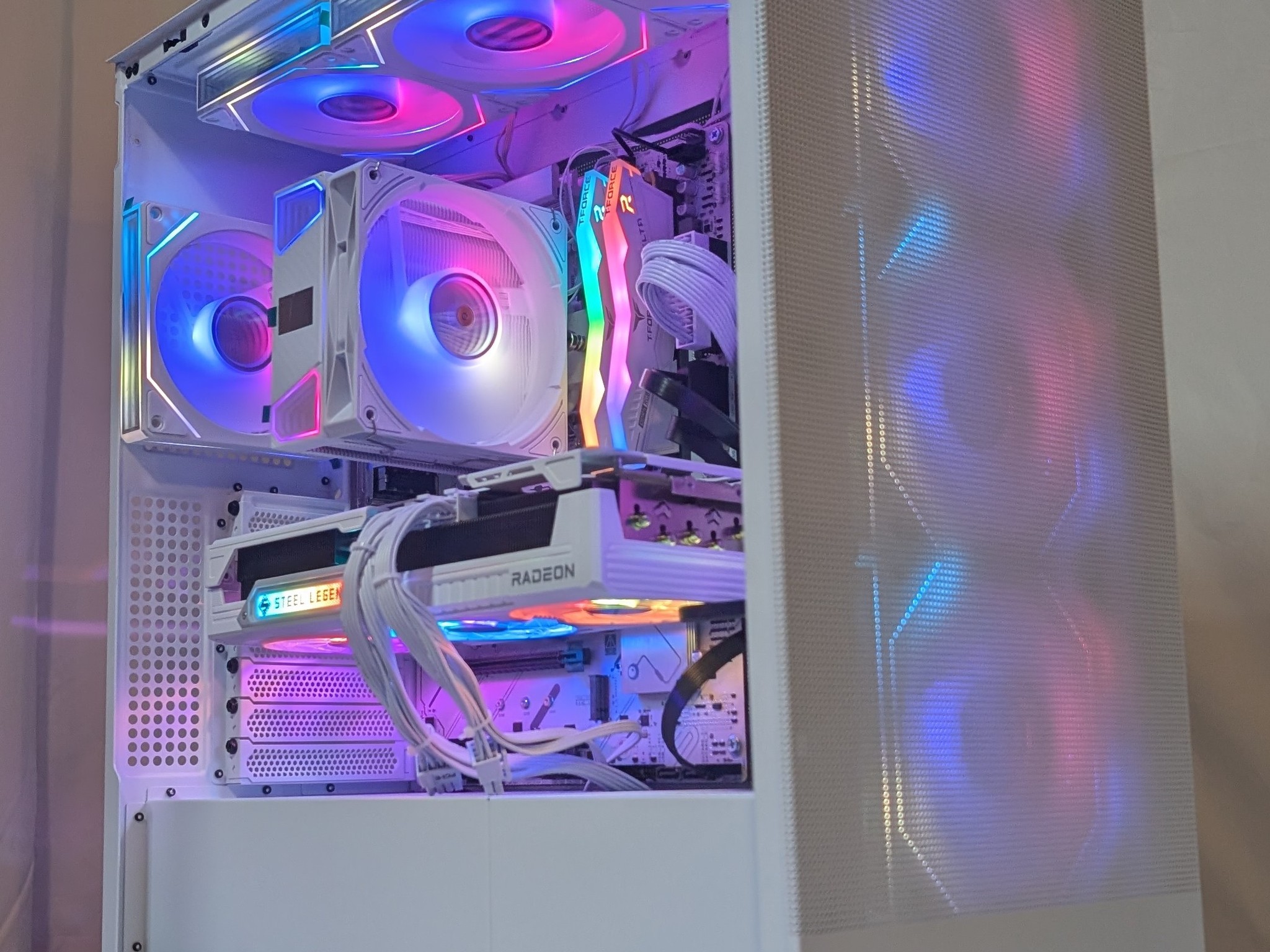 9070XT 16GB | RYZEN 5 7500F | 2TB NVME | 16GB DDR5 | 1000W