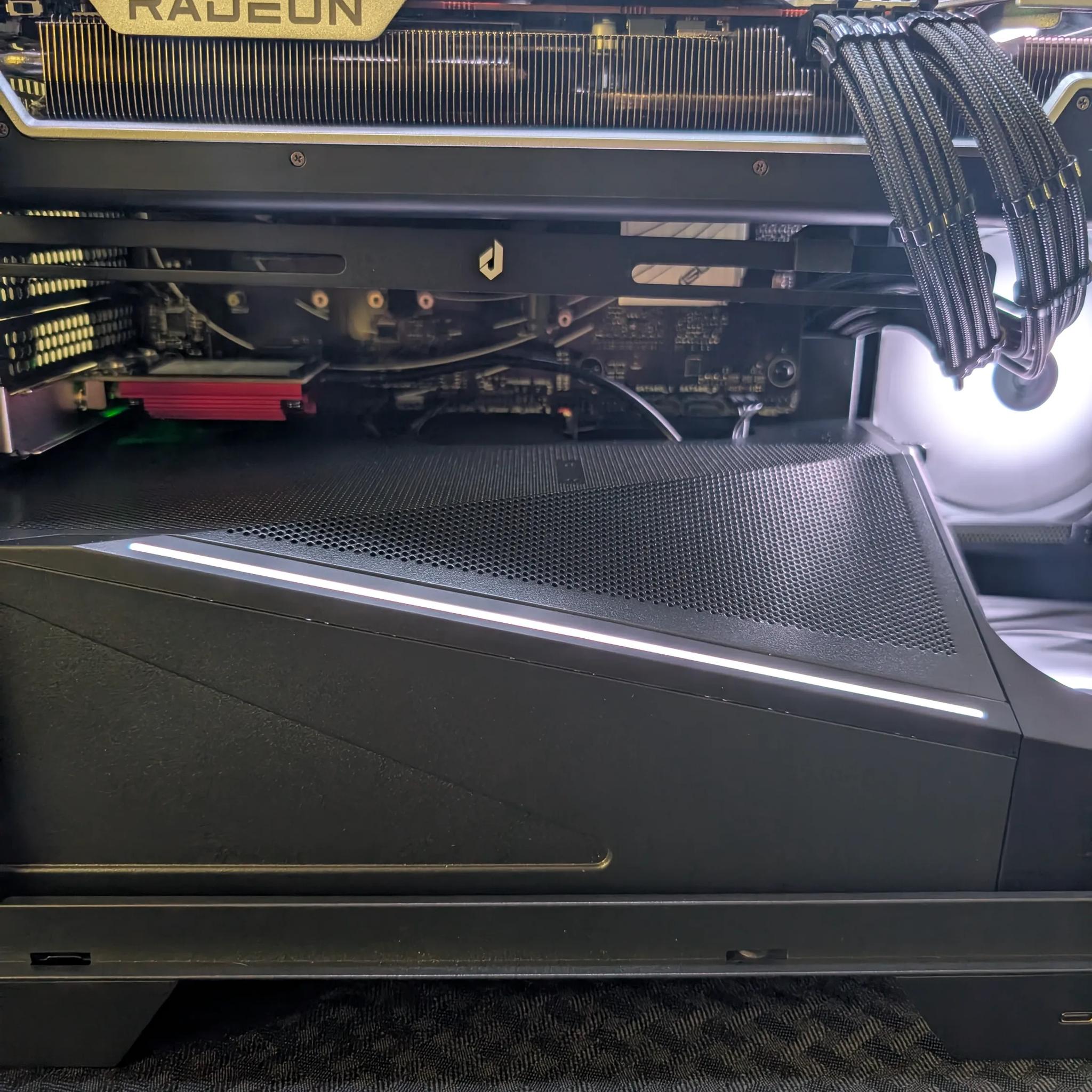 RX 7800 XT - Ryzen 7 9700x - 32 GB DDR5 6000 - 1 TB NVME Liquid Cooled
