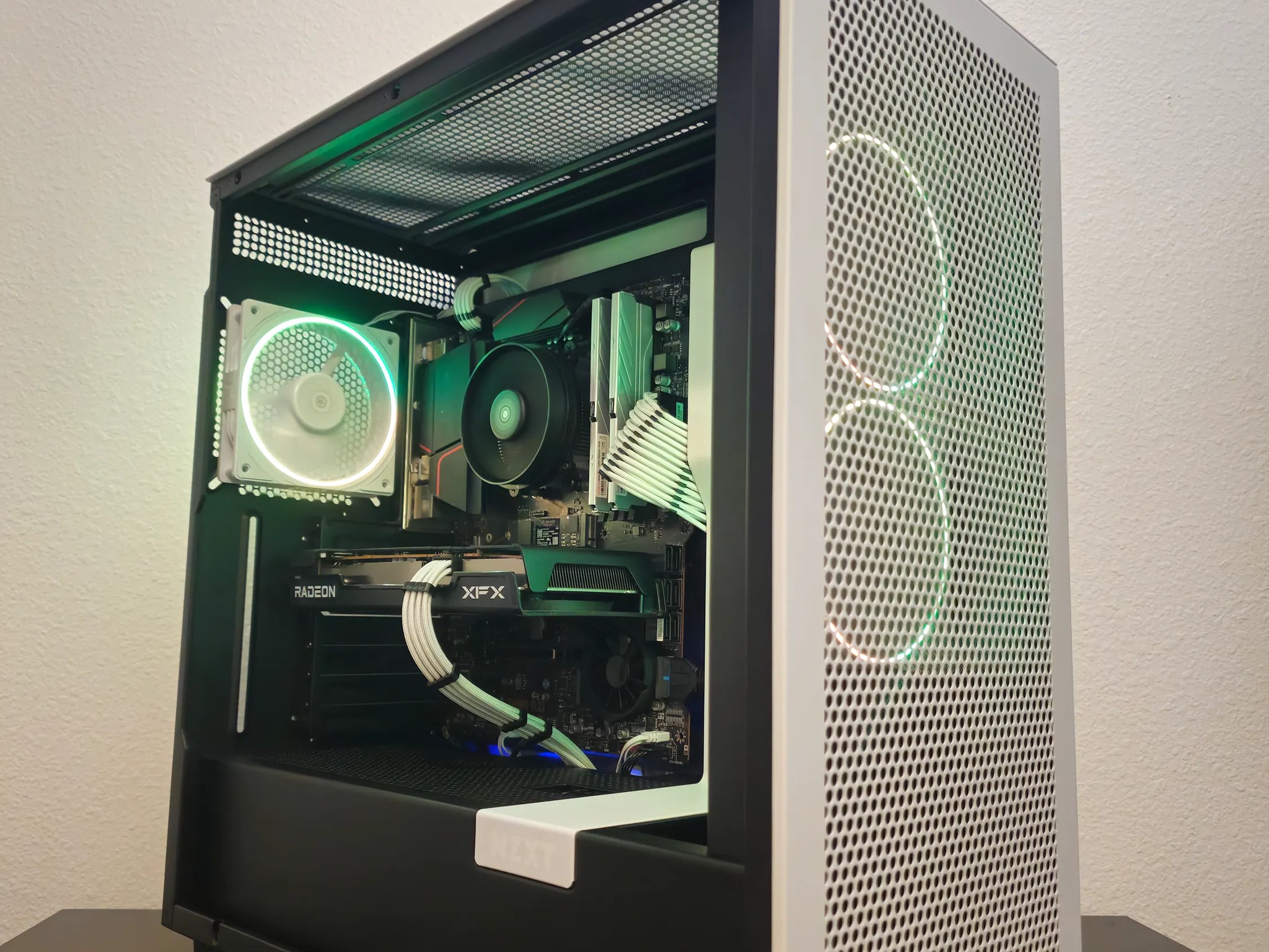Mid-Range Gaming PC // RX 6600 // Ryzen 5 3600 // 32GB DDR4 // 1TB NVME