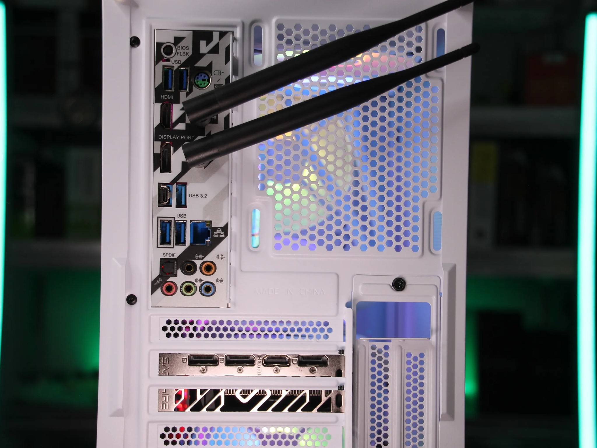 𝘾𝙊𝙈𝙀𝙏 // Intel Core i5-13400F, RX 6600 XT // Mid-range Gaming PC