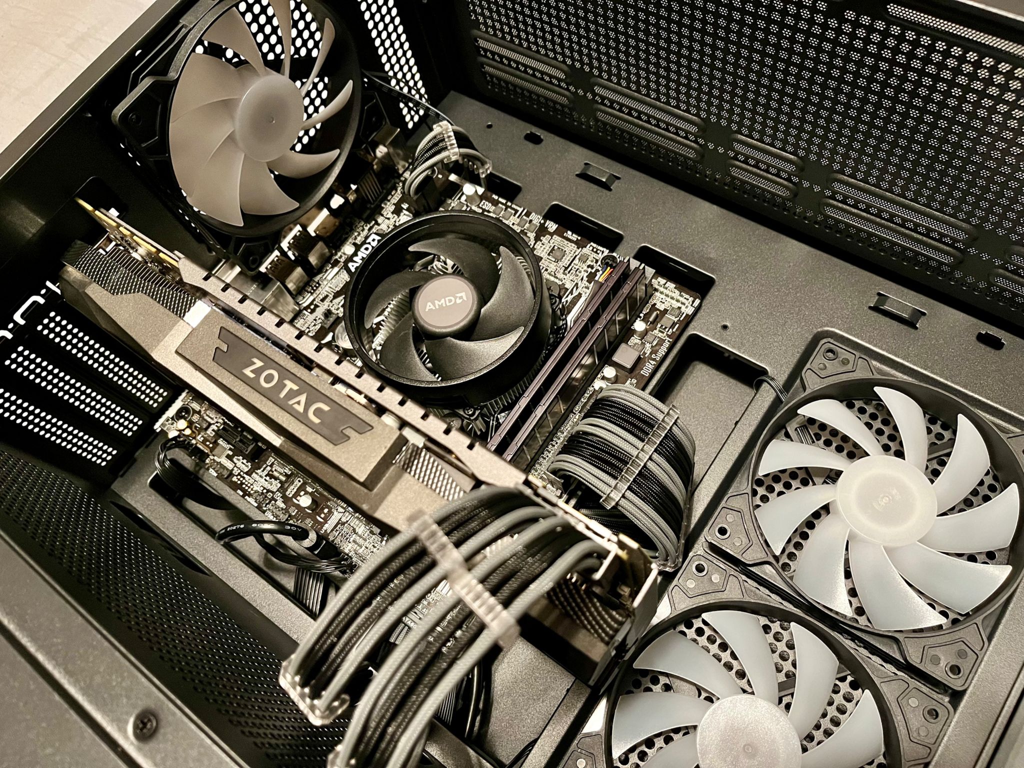 Custom Gaming PC |GTX 1080 // Ryzen 3500x // 16GB DDR4|